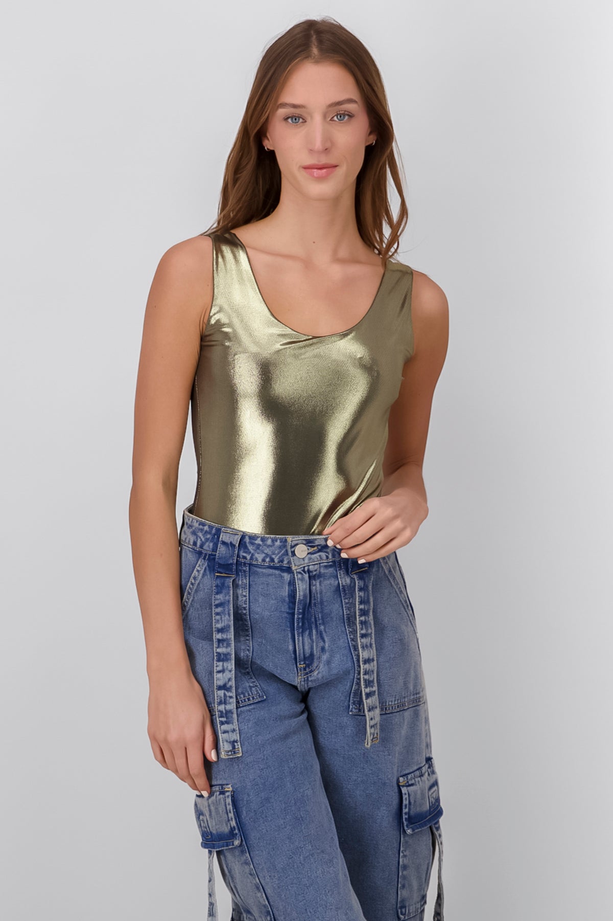 Mangaless Body of Metal Round Neck GOLD