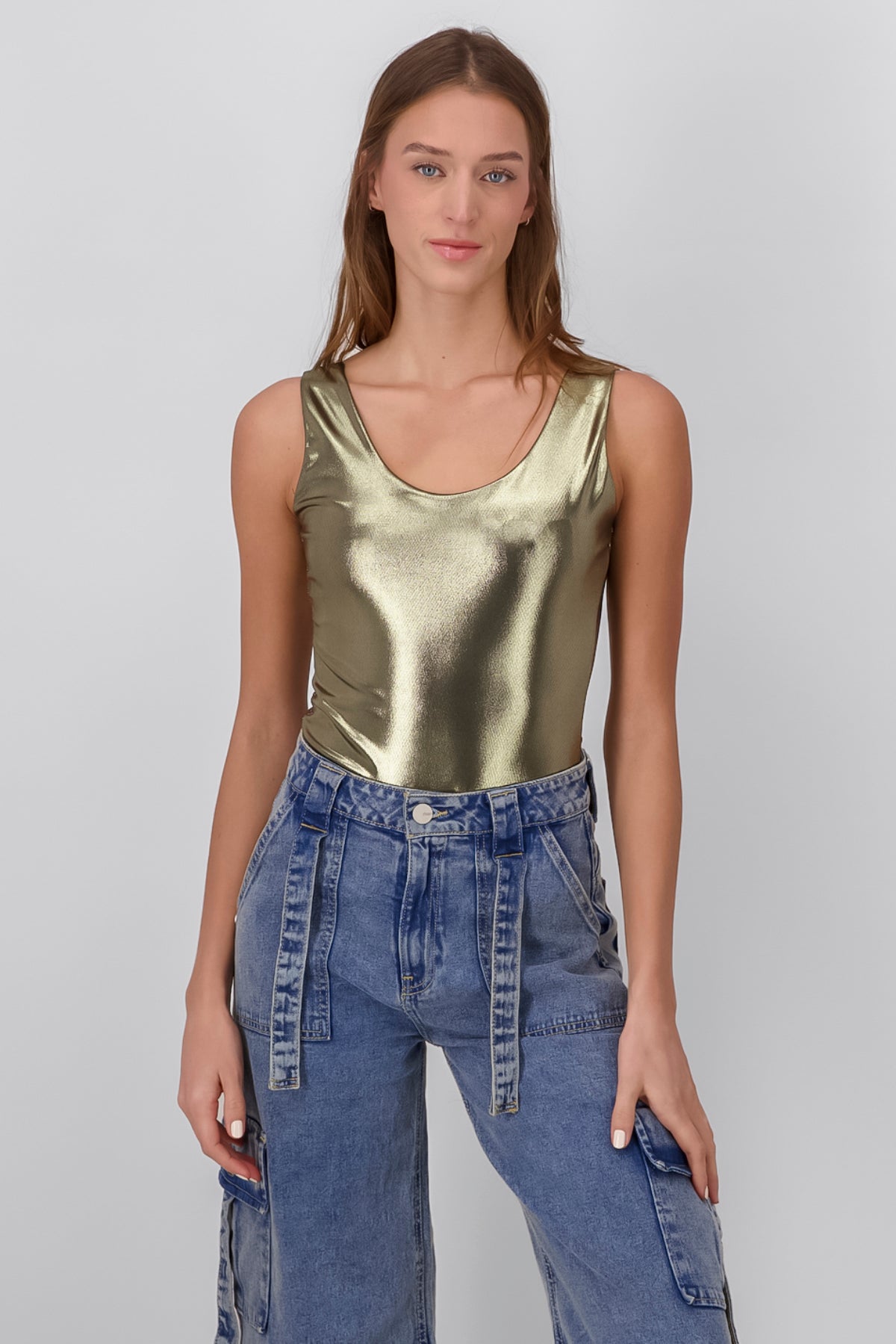 Mangaless Body of Metal Round Neck GOLD