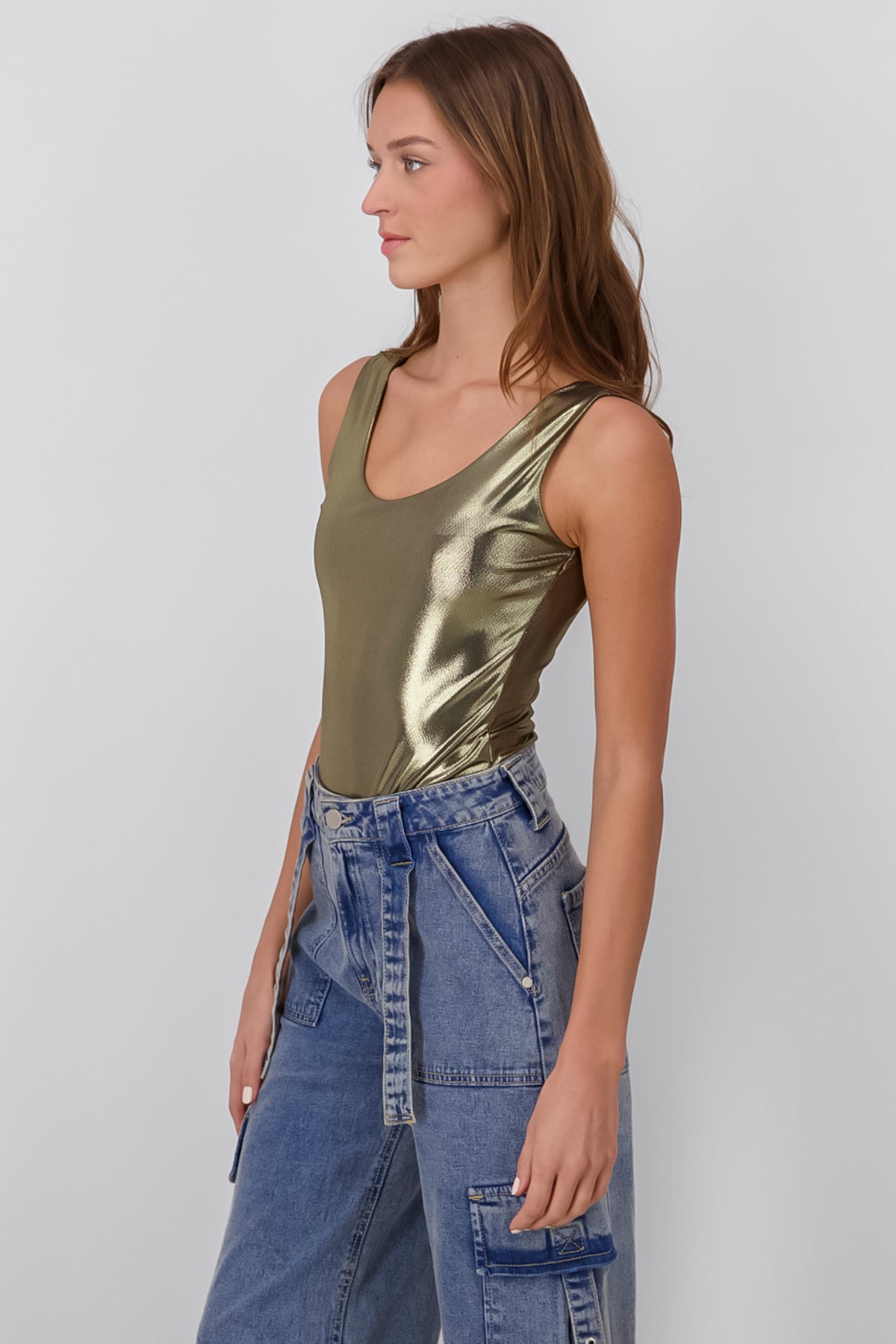 Mangaless Body of Metal Round Neck GOLD