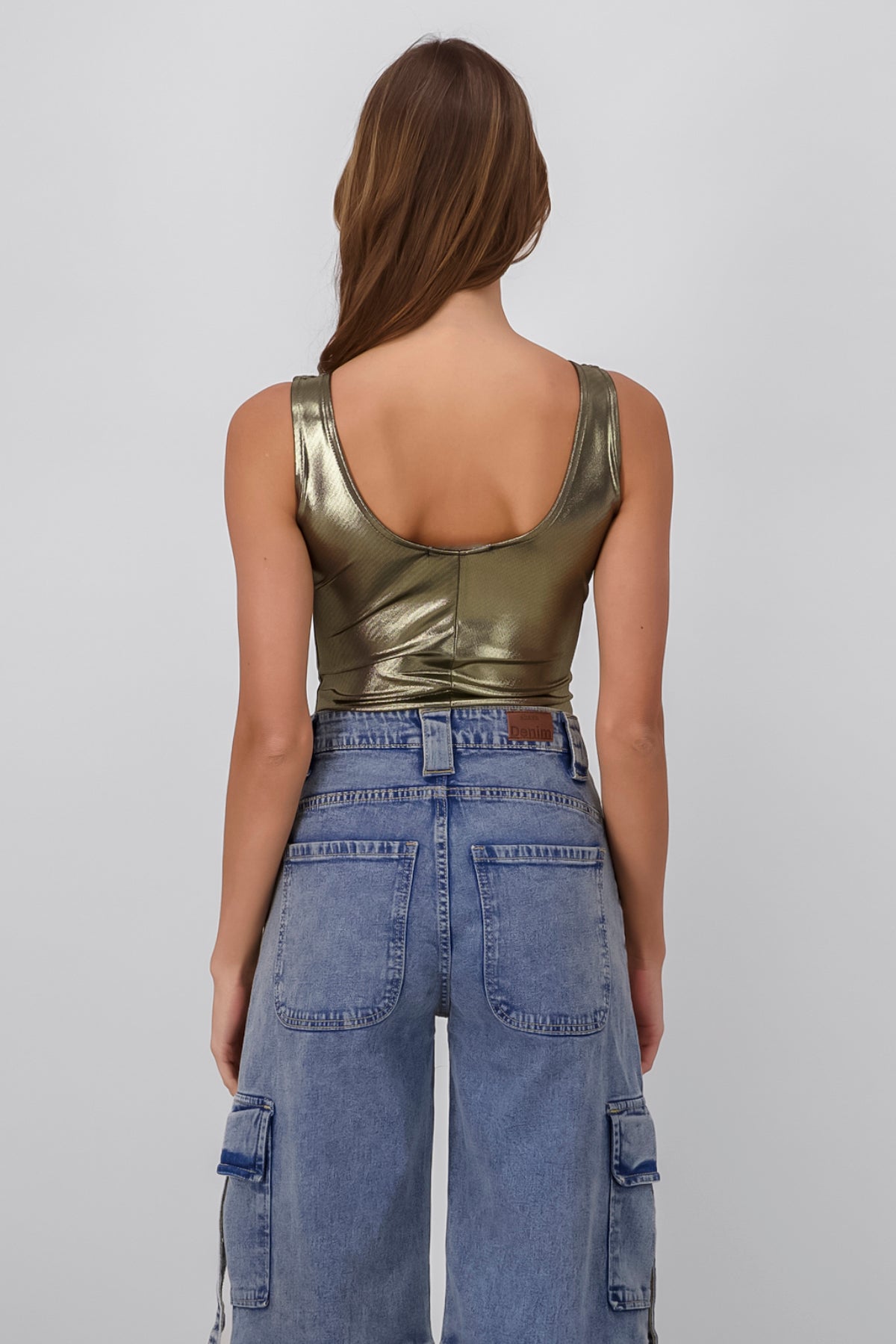 Mangaless Body of Metal Round Neck GOLD