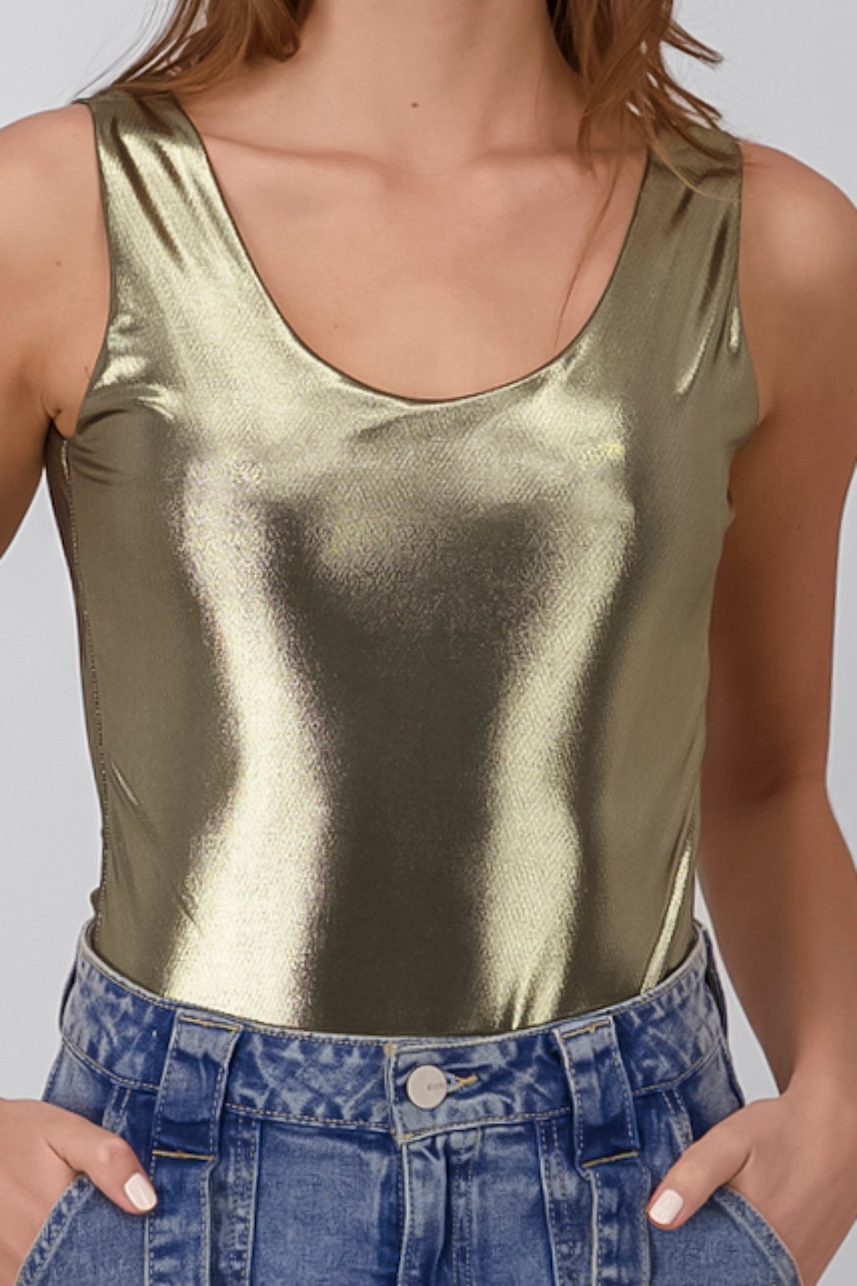 Mangaless Body of Metal Round Neck GOLD