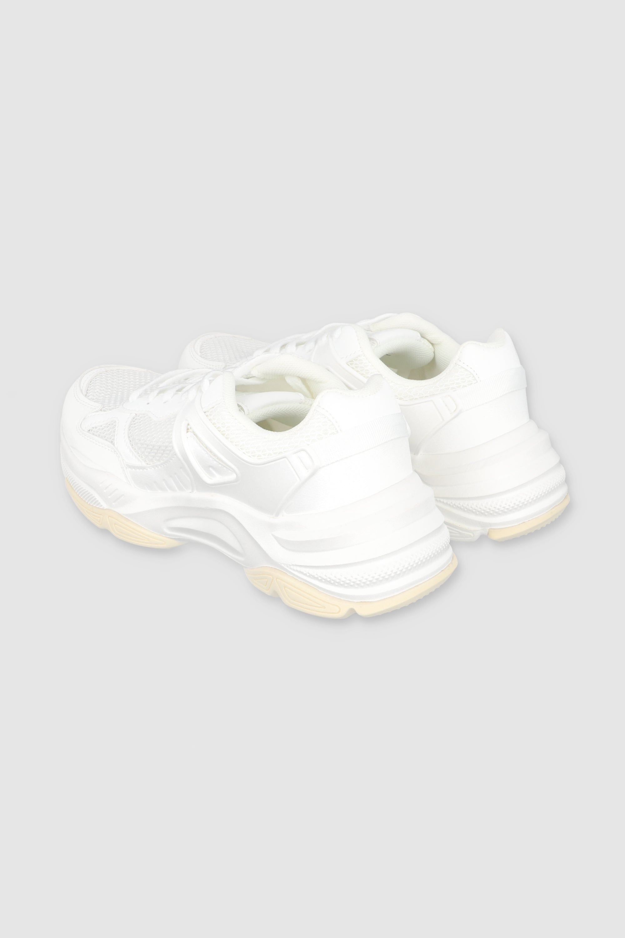 RUNNER TENIS CONTRAST MATERIALS WHITE