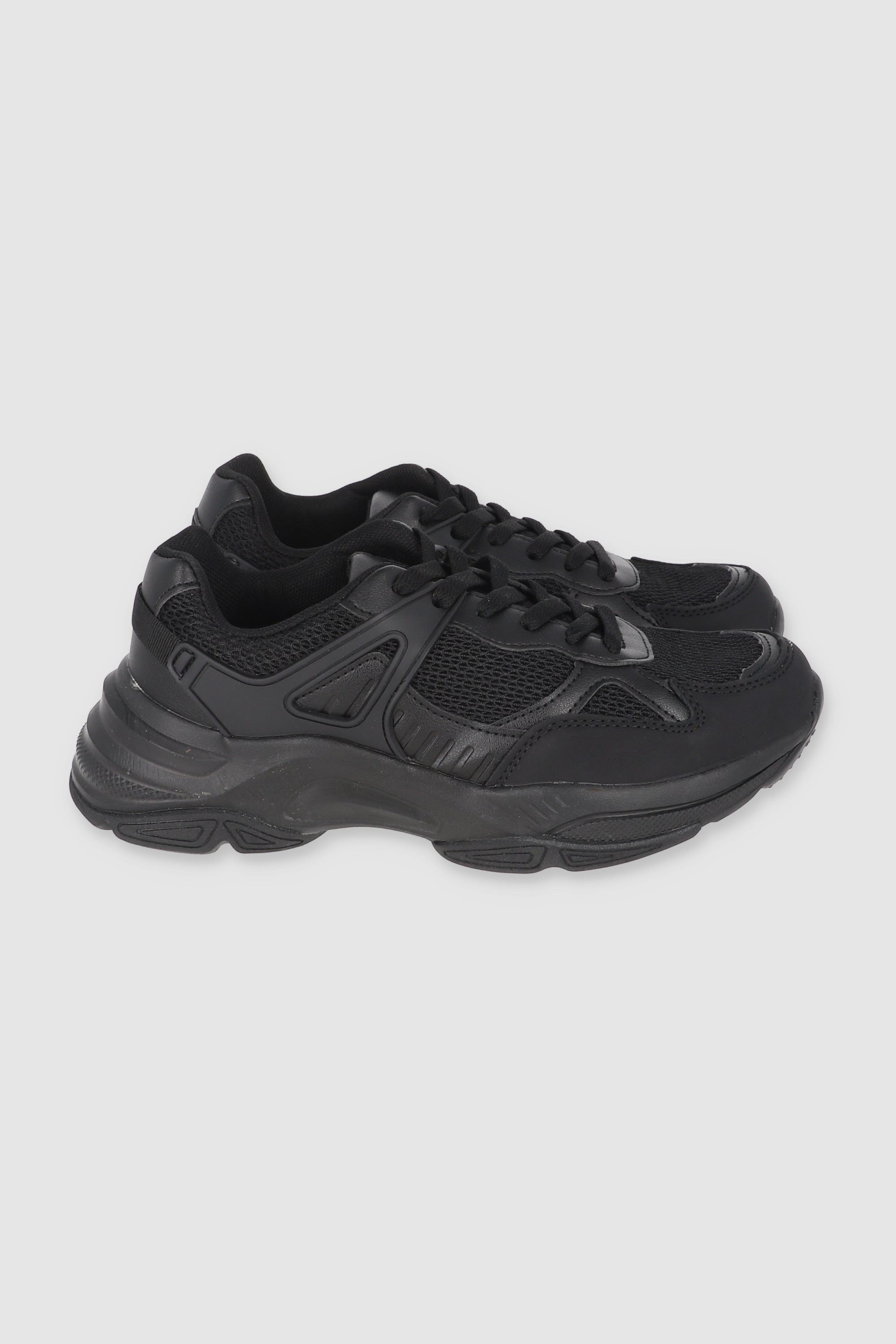 RUNNER TENIS CONTRAST MATERIALS BLACK