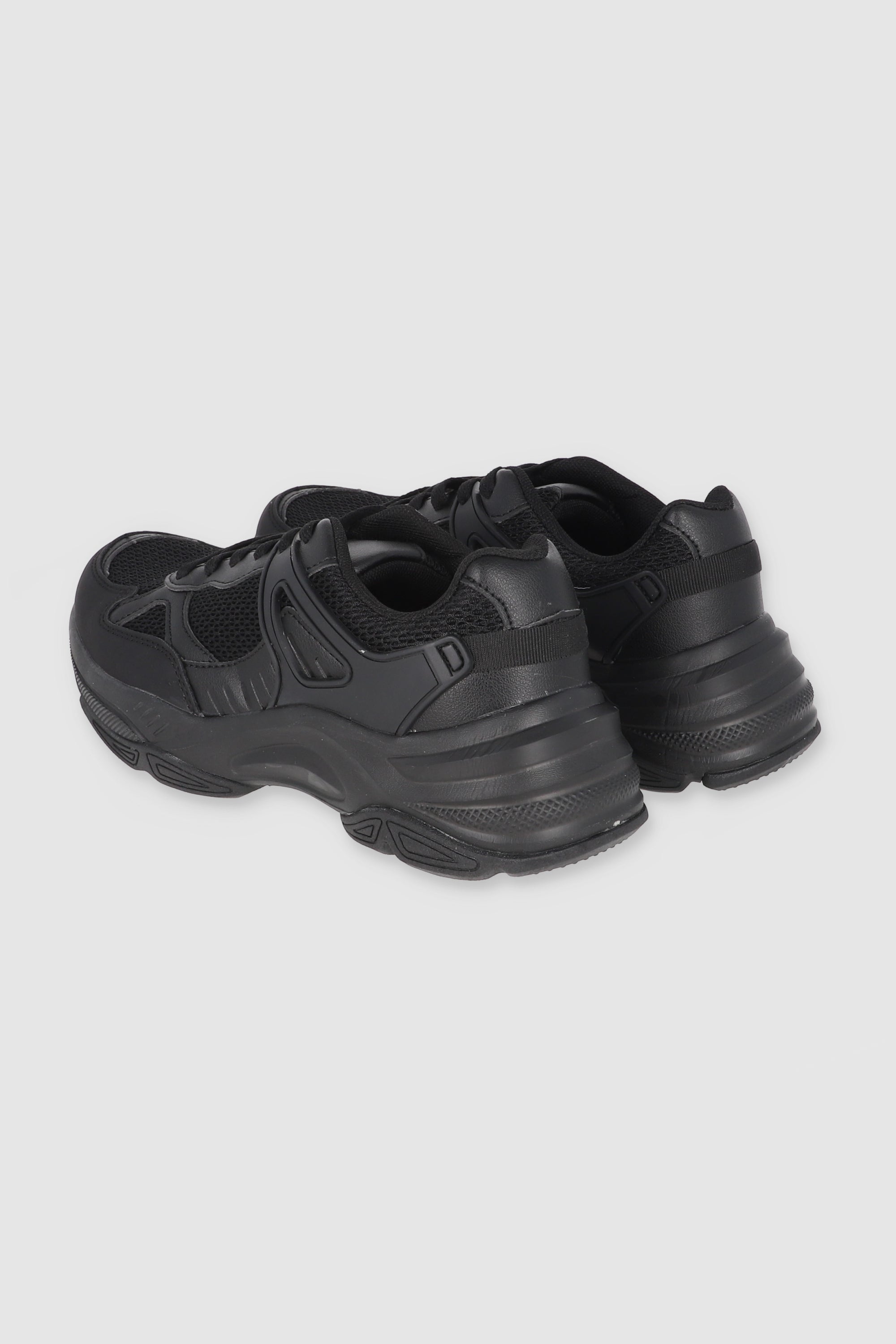 RUNNER TENIS CONTRAST MATERIALS BLACK