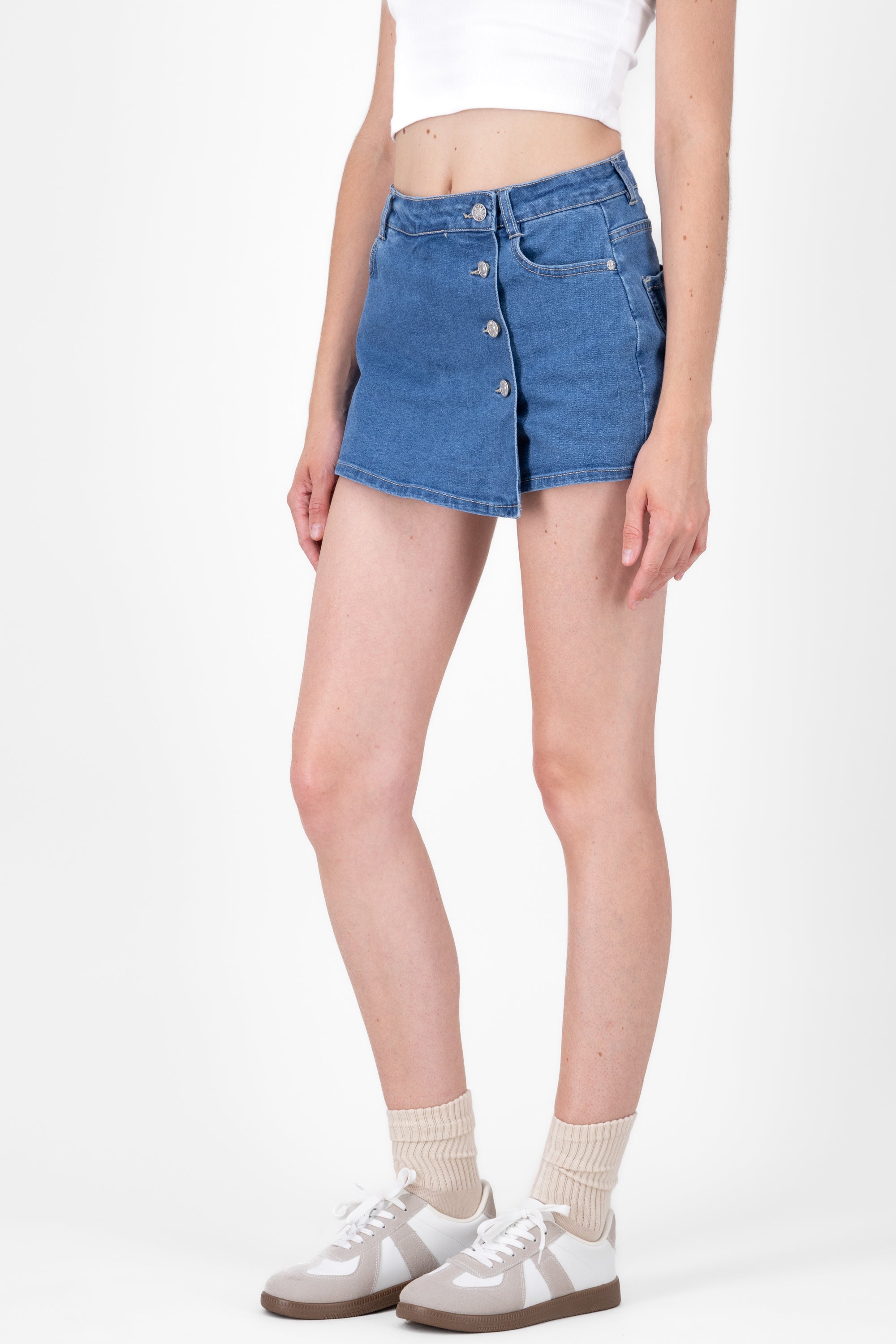 Falda short cruzada detalle botones MEDIUM WASH