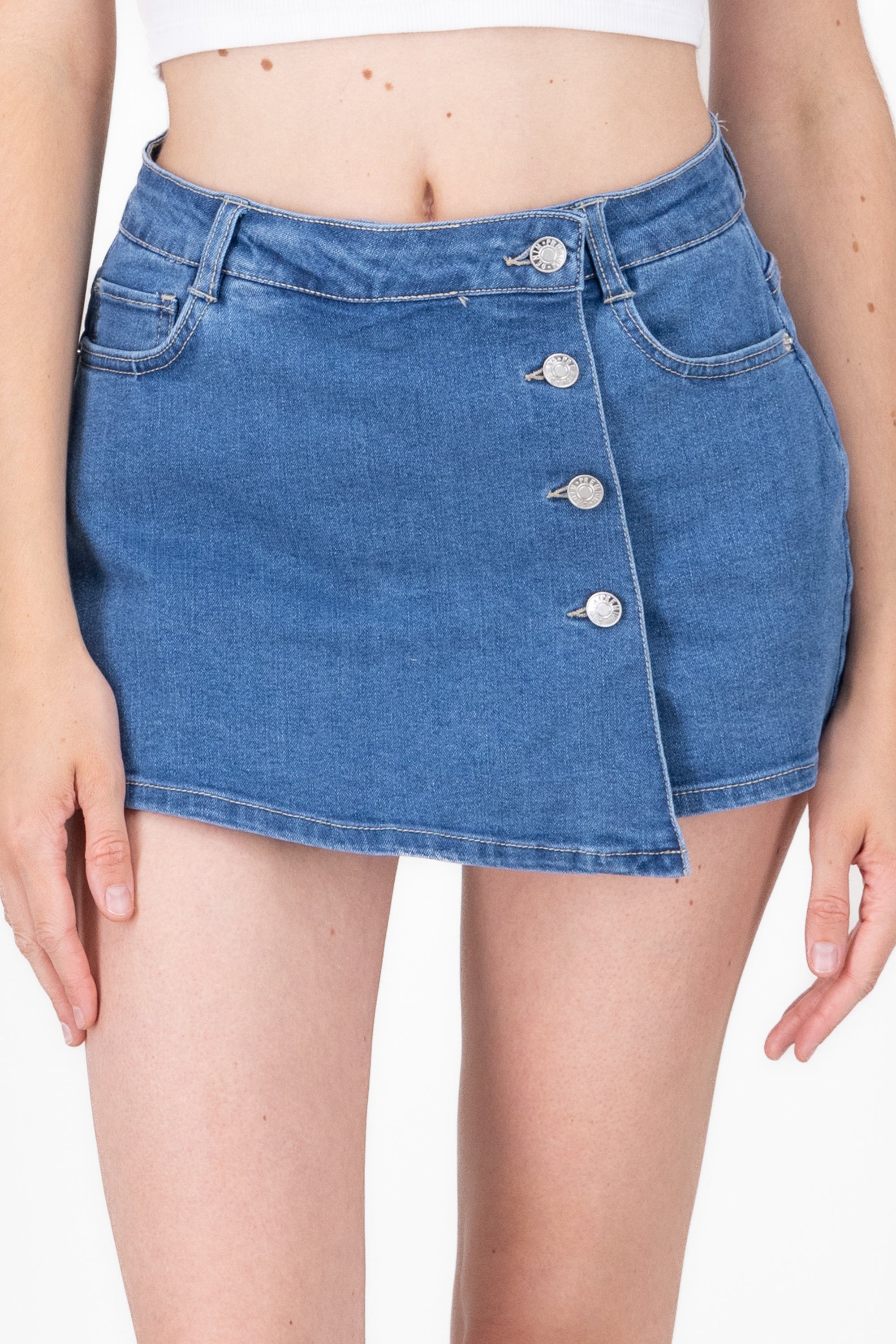 Falda short cruzada detalle botones MEDIUM WASH