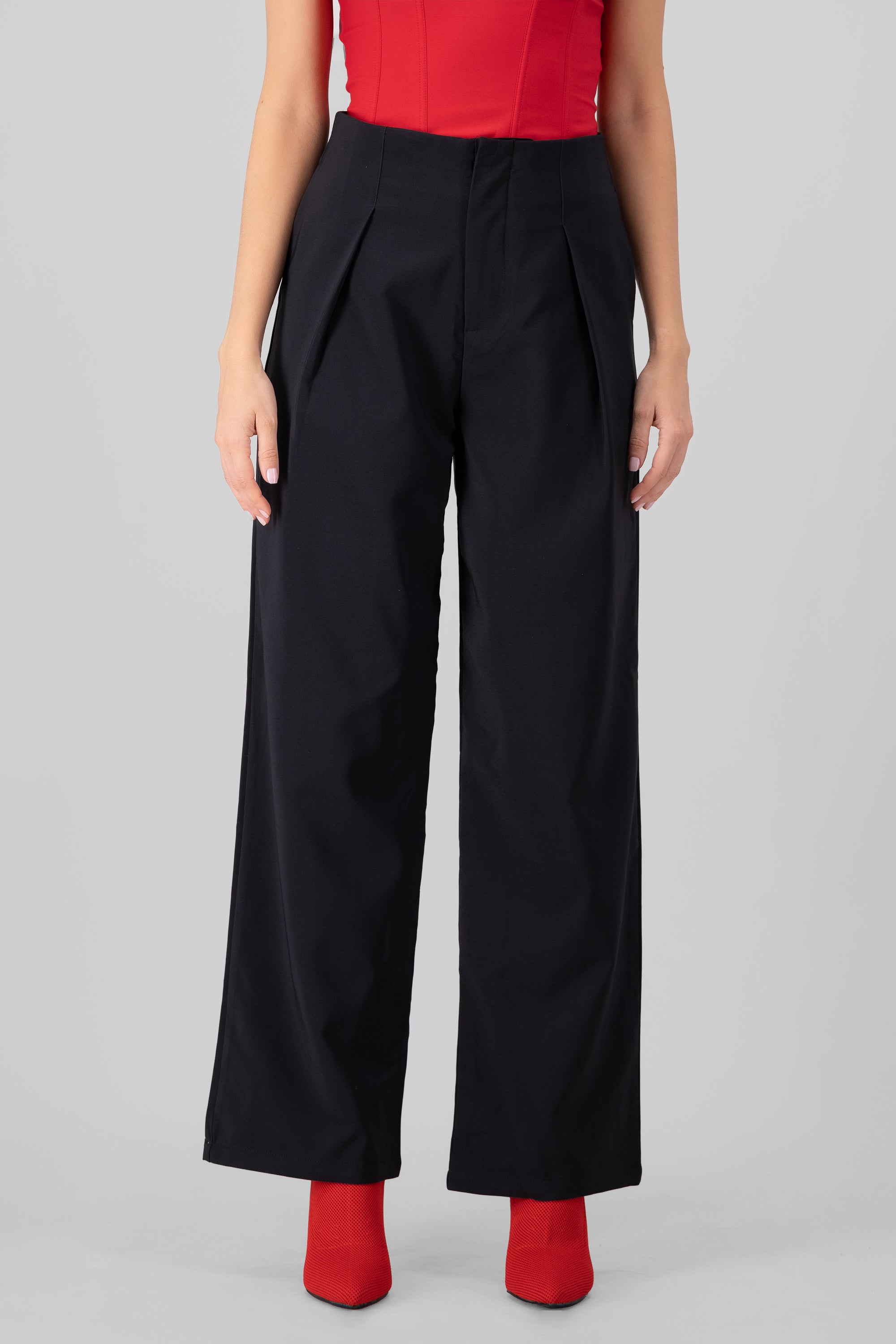 Pantalon amplio detalle pinza NEGRO