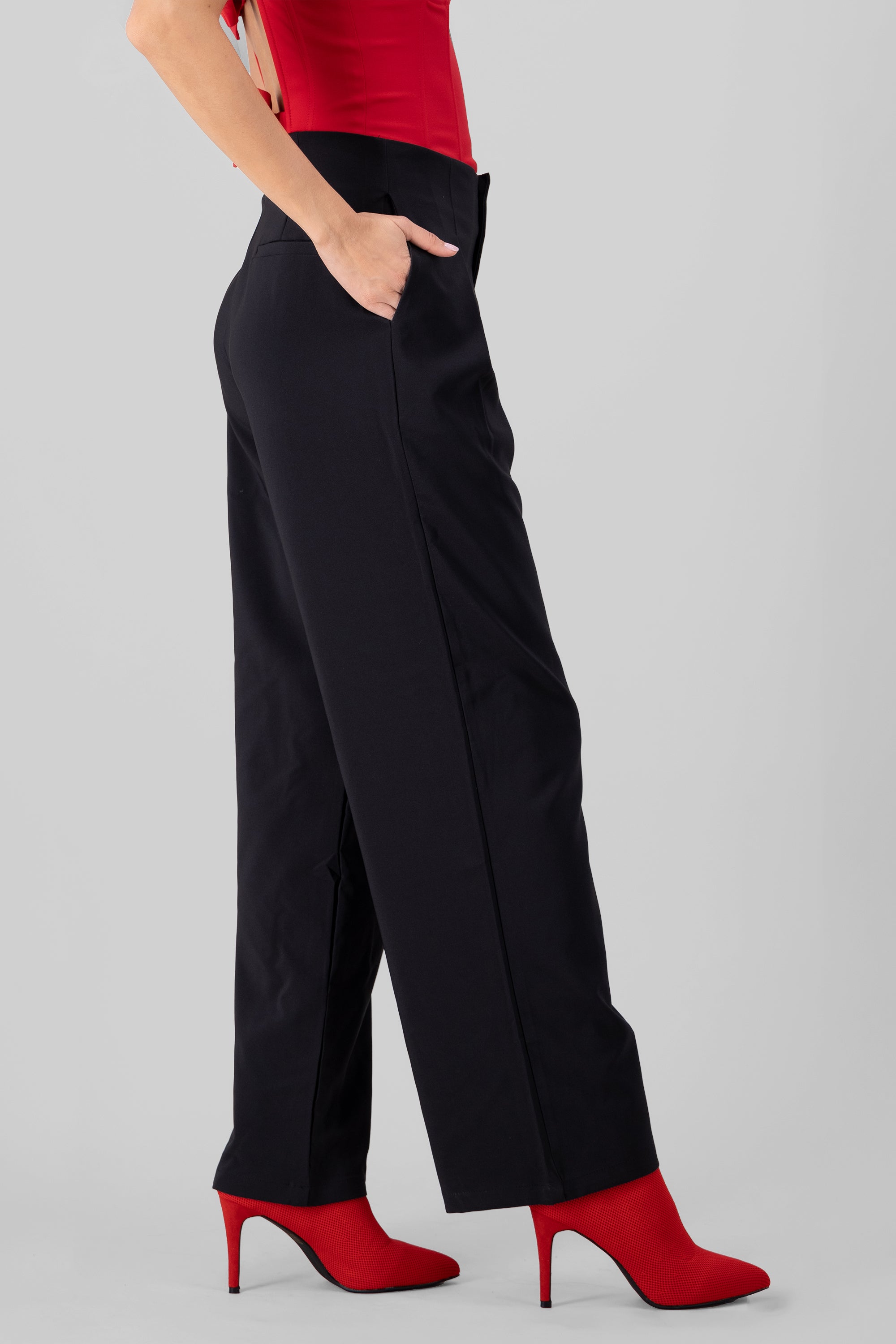 Pantalon amplio detalle pinza NEGRO