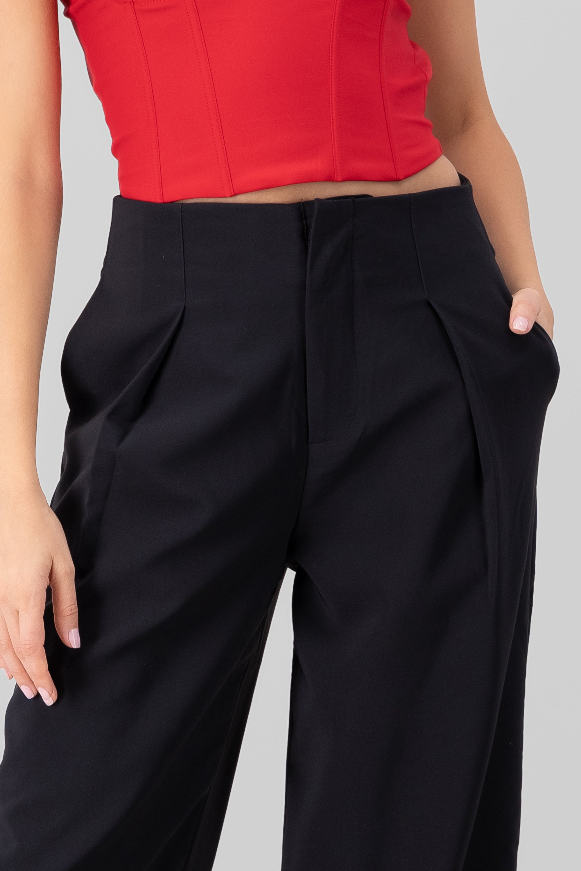 Pantalon amplio detalle pinza NEGRO