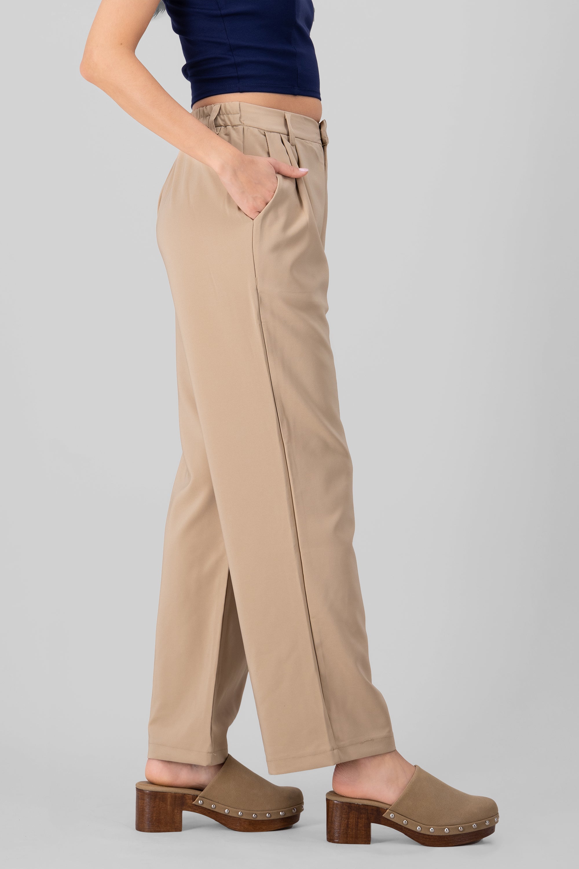 Pantalon recto detalle pinzas BEIGE