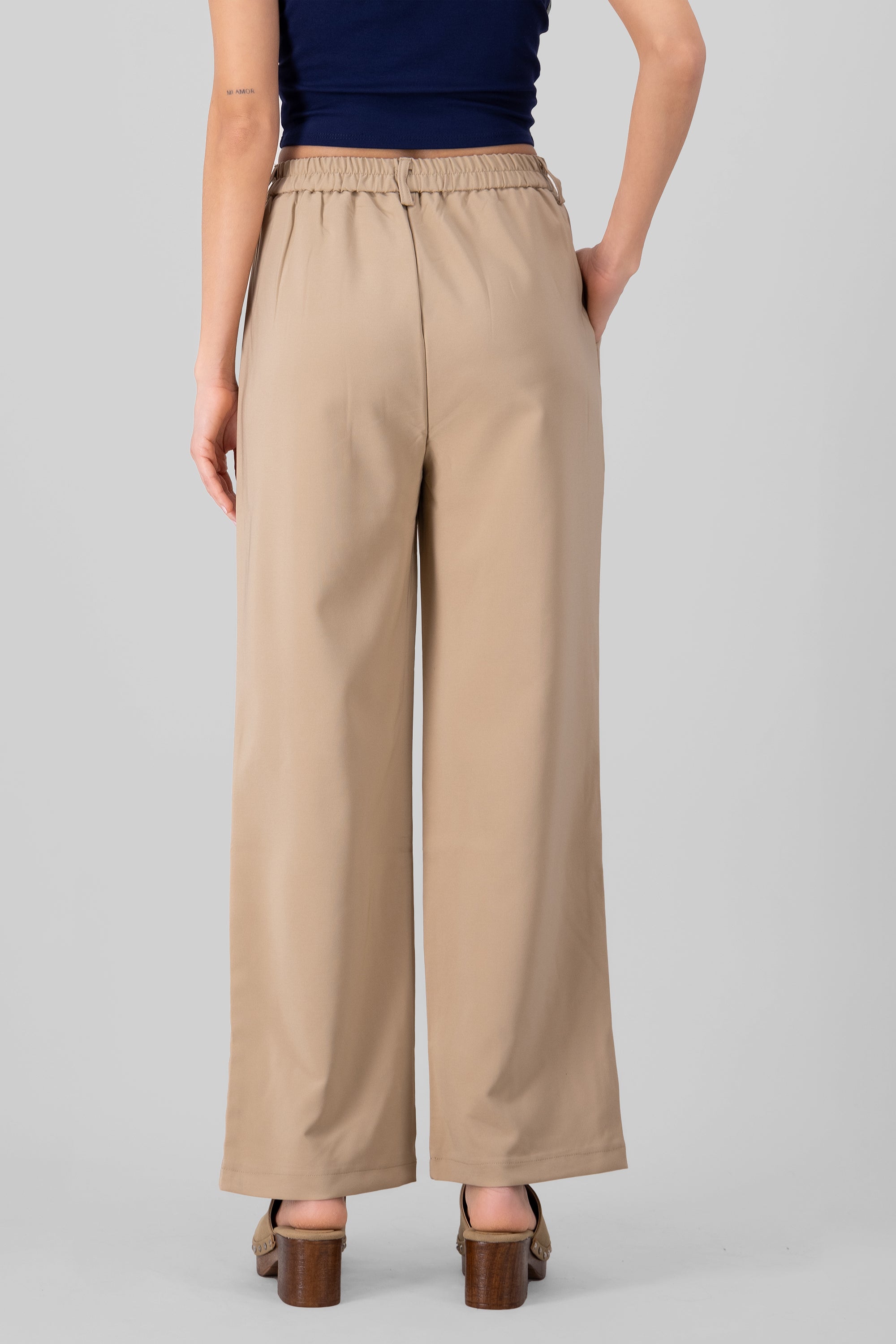 Pantalon recto detalle pinzas BEIGE