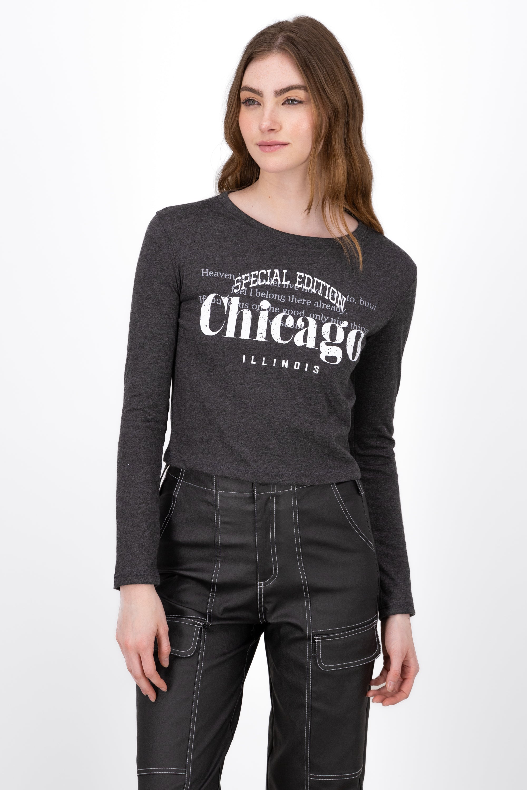 Playera Crop Manga Larga Chicago GRIS OBSCURO