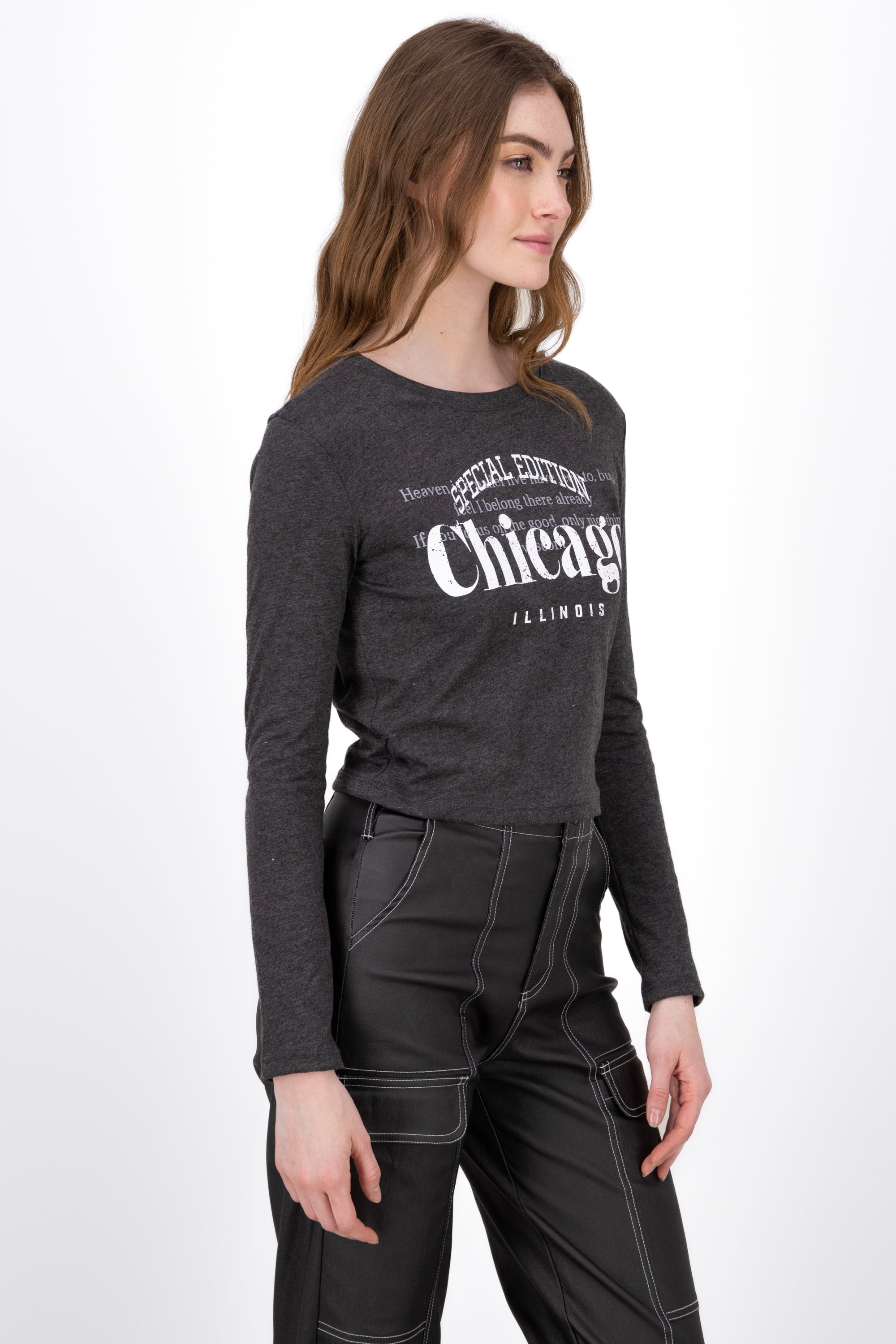 Playera Crop Manga Larga Chicago GRIS OBSCURO