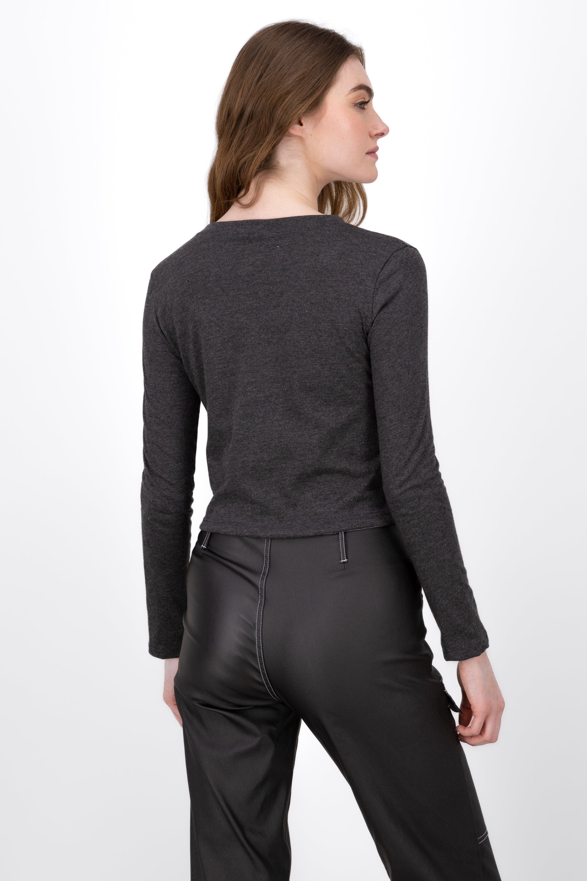 Playera Crop Manga Larga Chicago GRIS OBSCURO