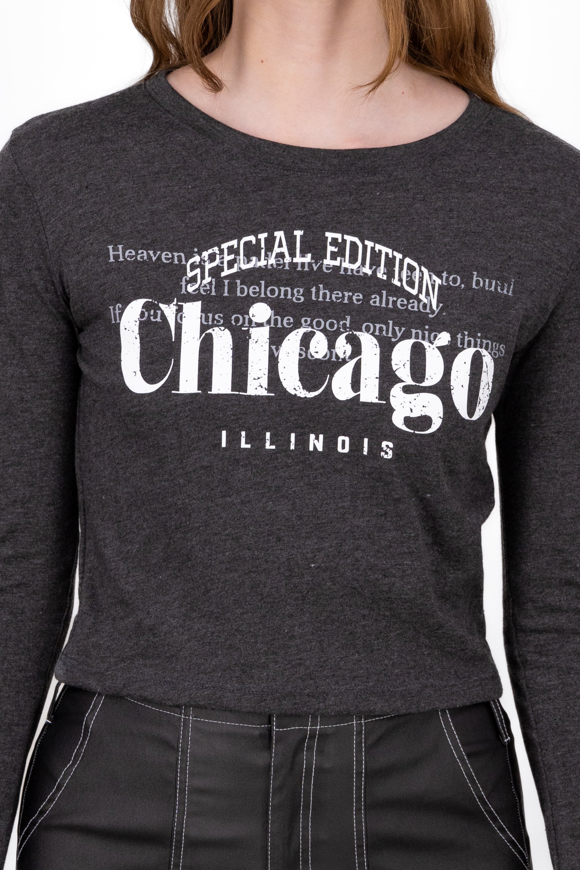 Playera Crop Manga Larga Chicago GRIS OBSCURO