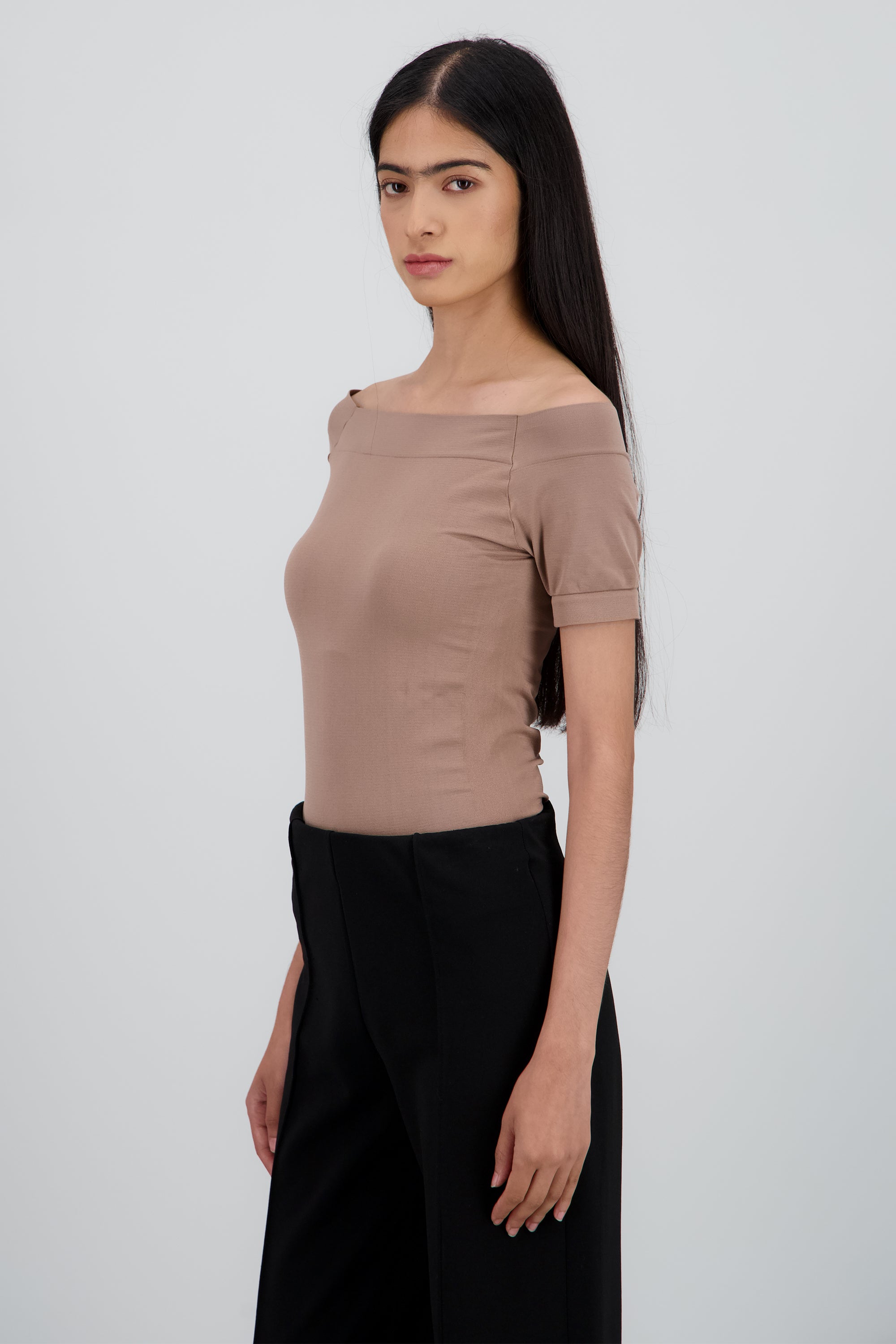 Bodysuit Liso Hombros Descubiertos CAFE