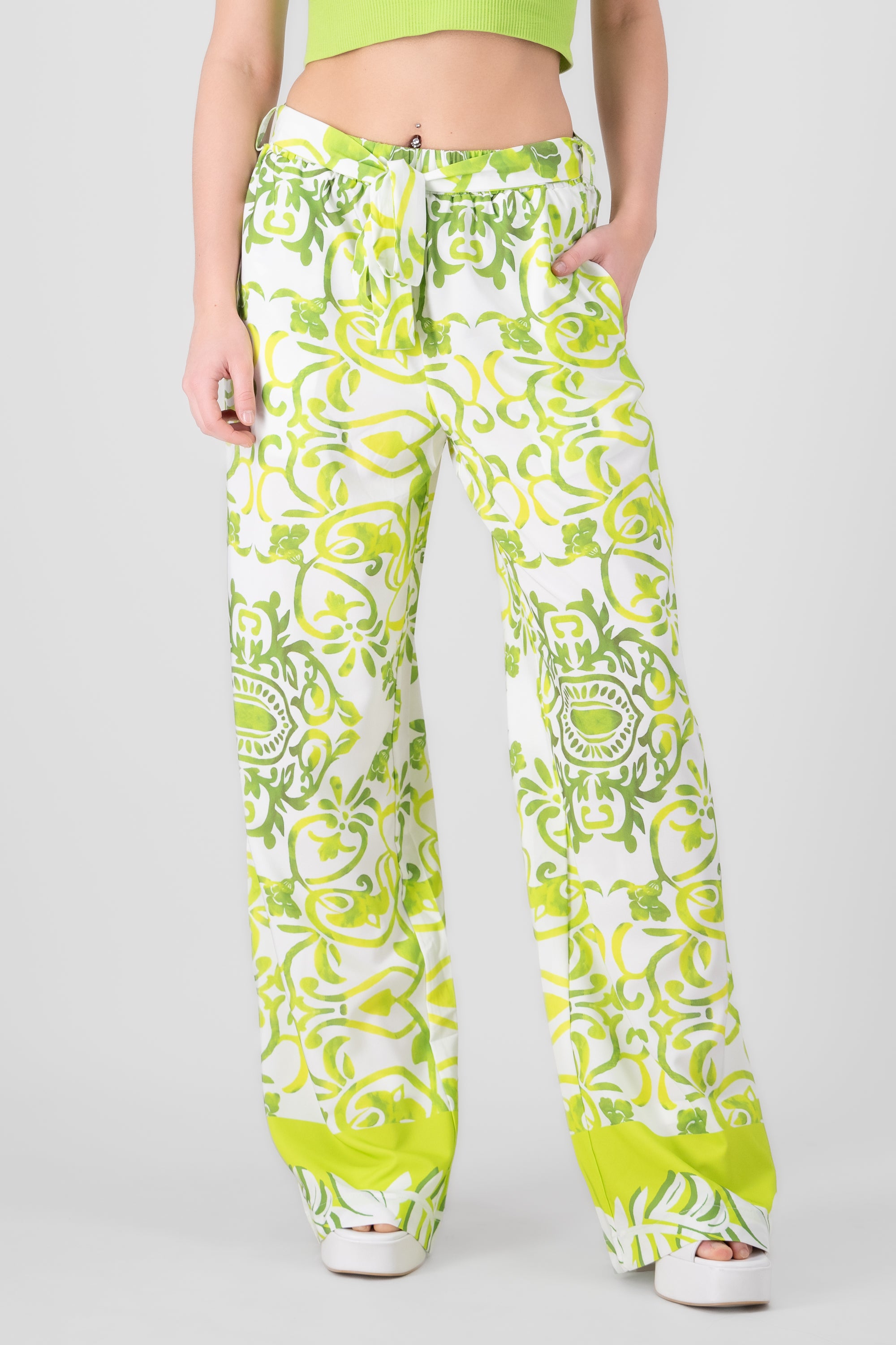 Pantalones amplios estampados VERDE COMBO