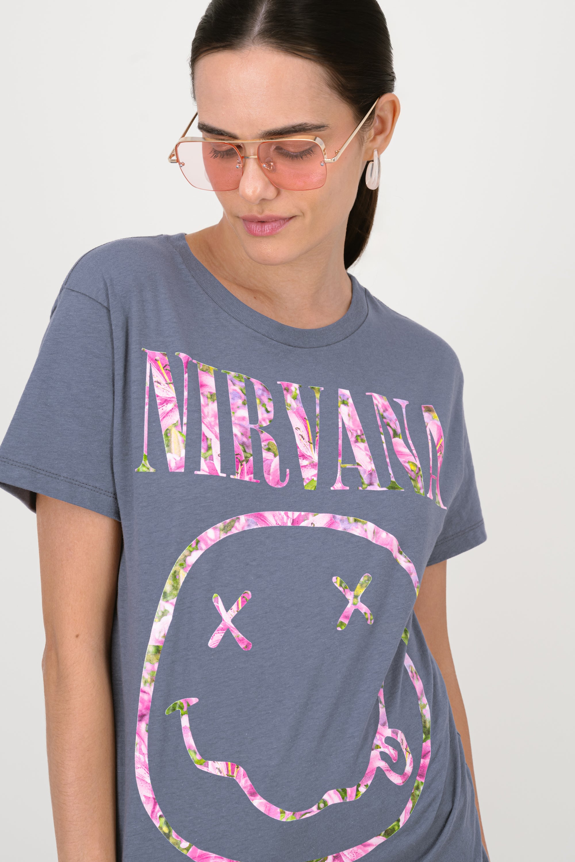 Nirvana Playera Face Flowers Short Manga Over Dark gray