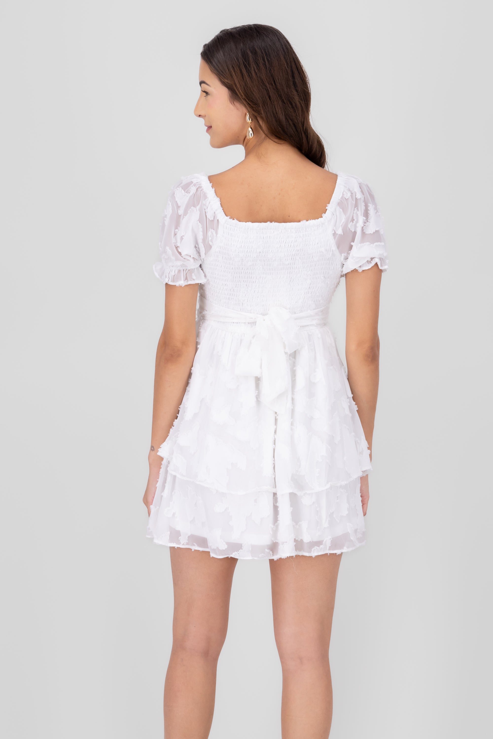 Vestido de olanes con flores de textura BLANCO