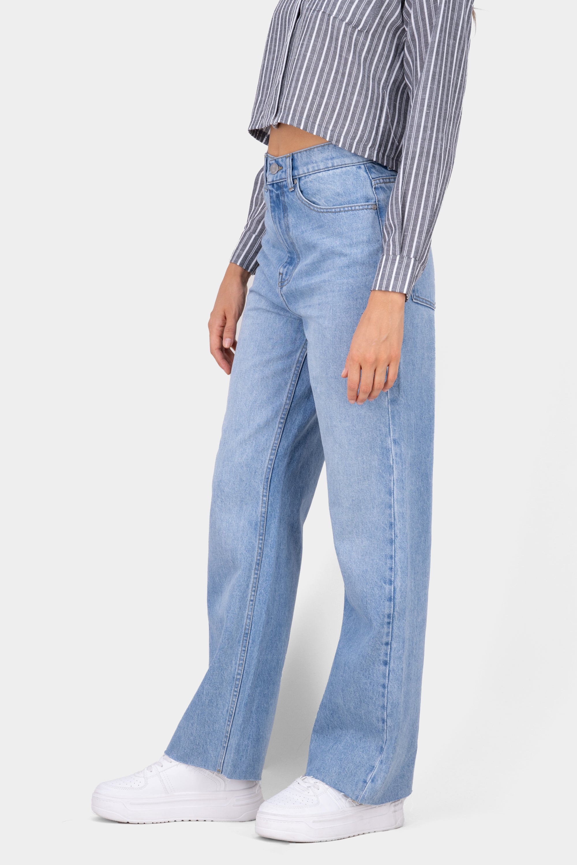 Jeans straight lisos LIGHT WASH