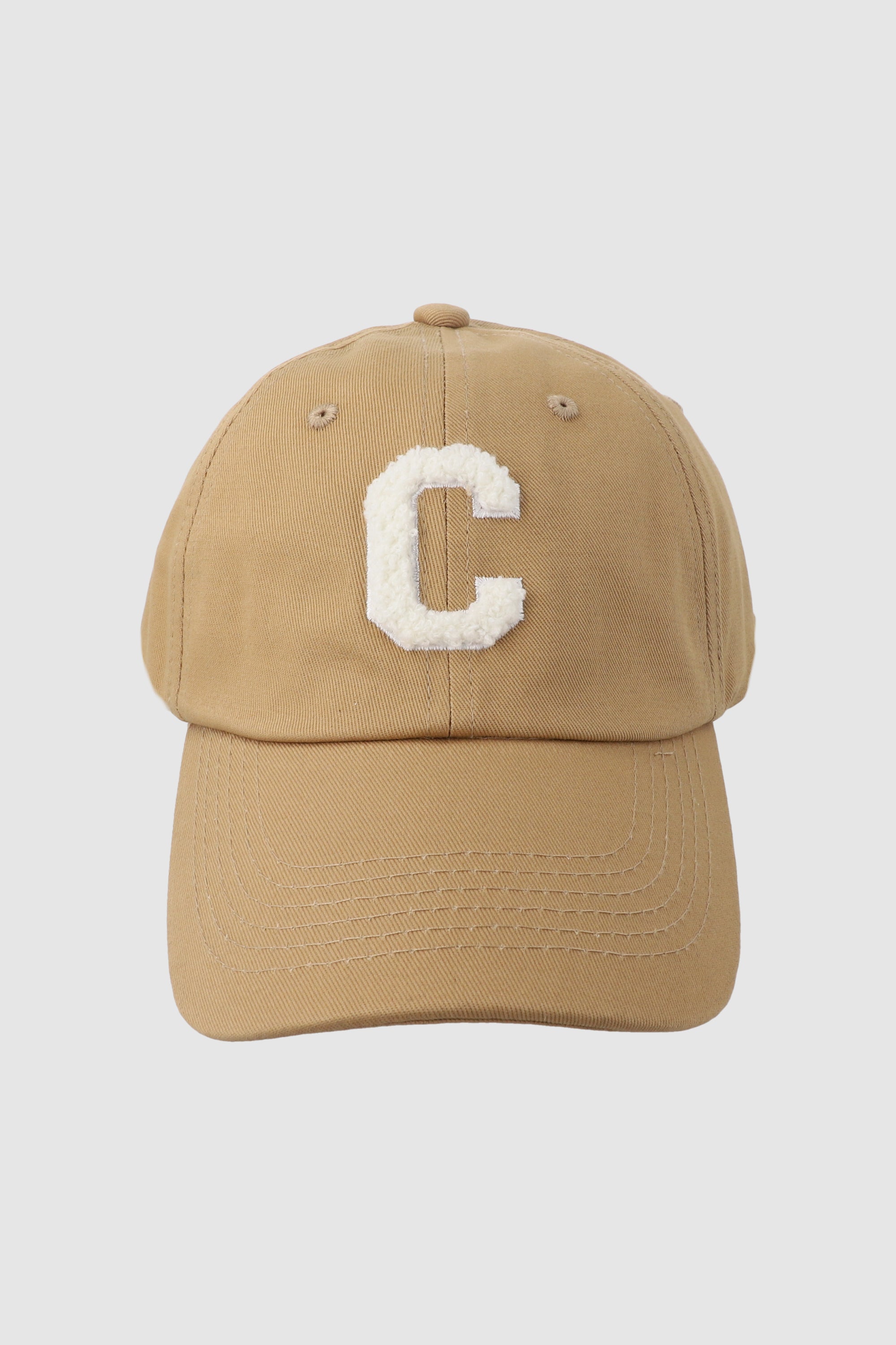 Gorra sencilla letra C BEIGE