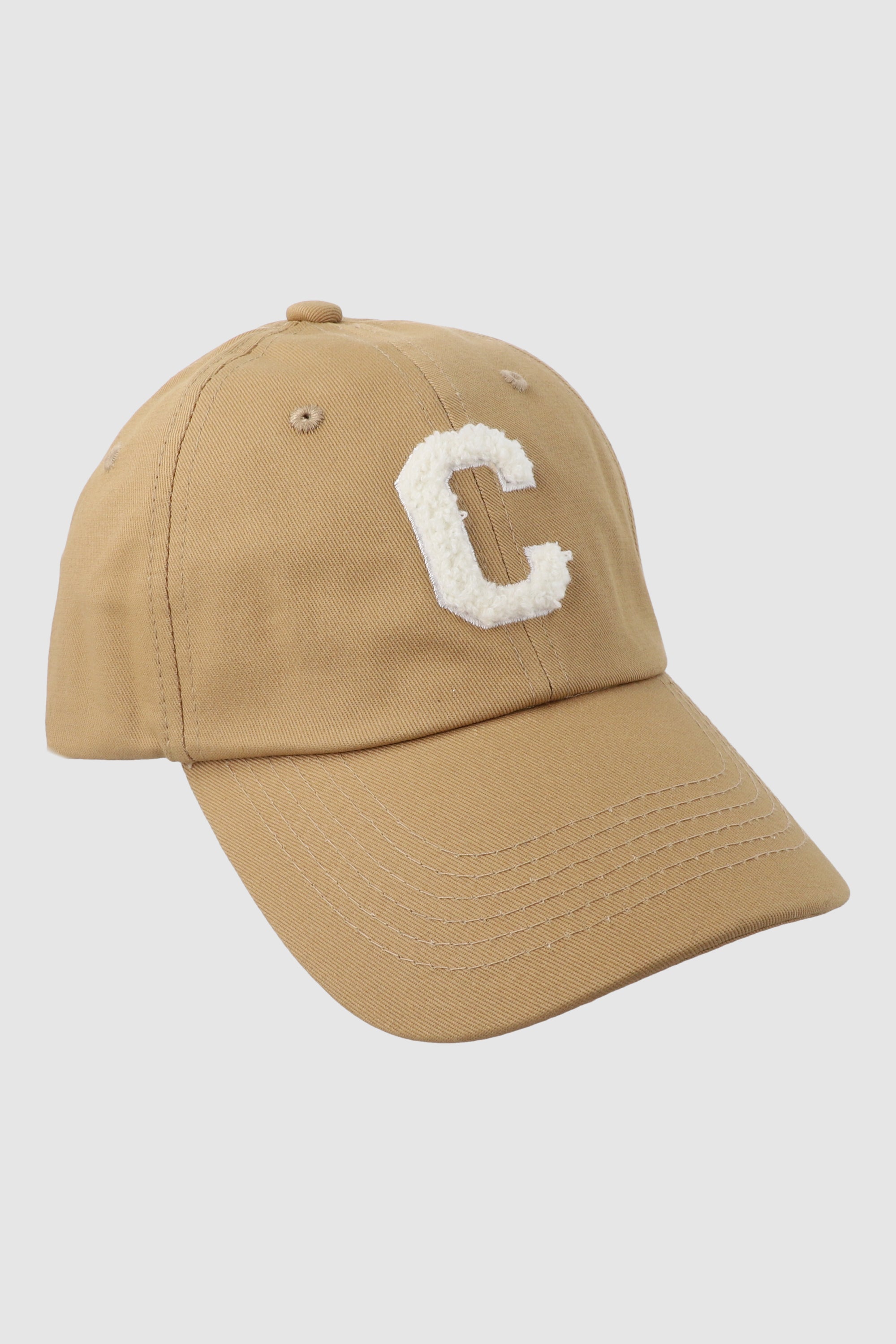 Gorra sencilla letra C BEIGE