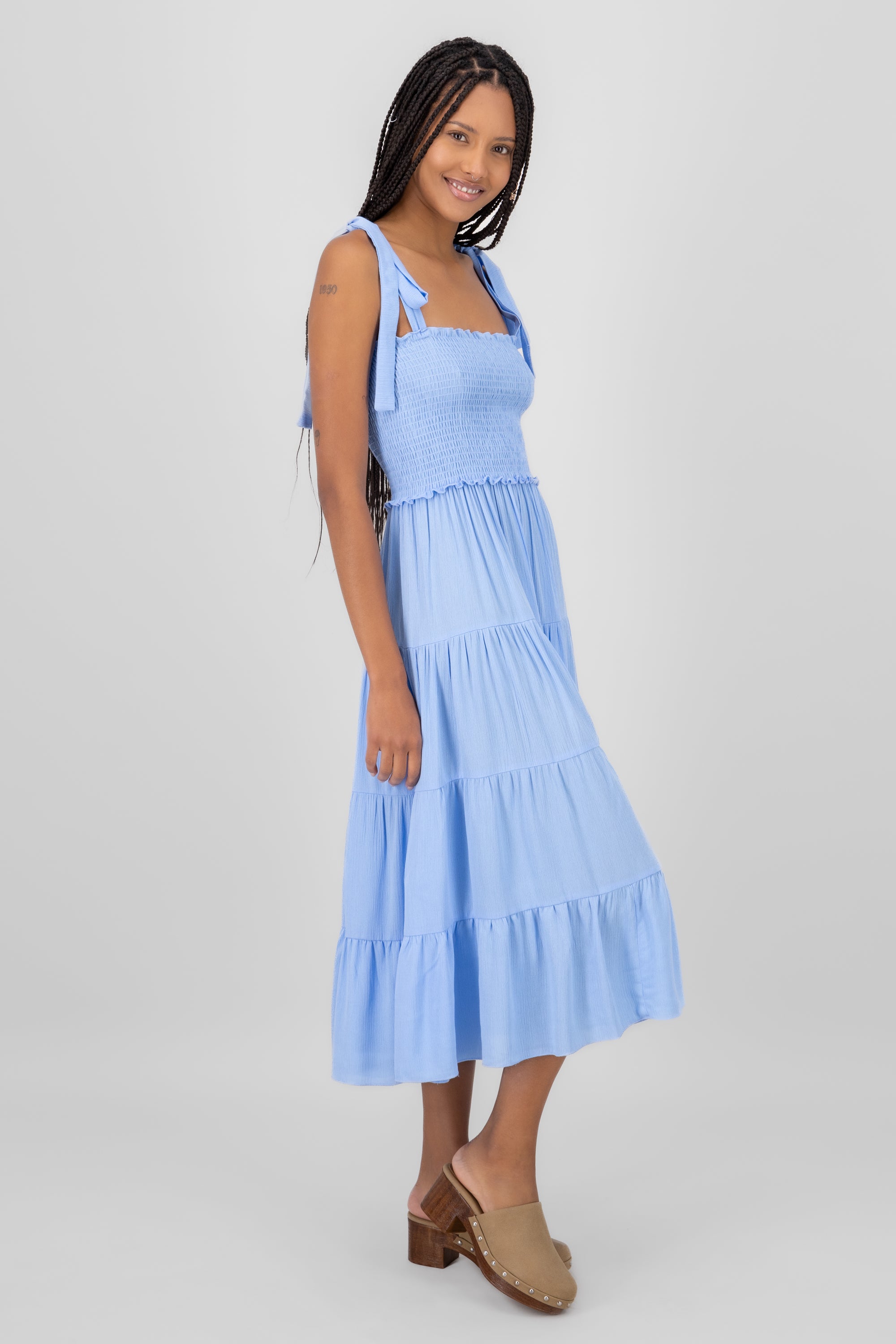 Vestido maxi olanes detalle moños AZUL PASTEL