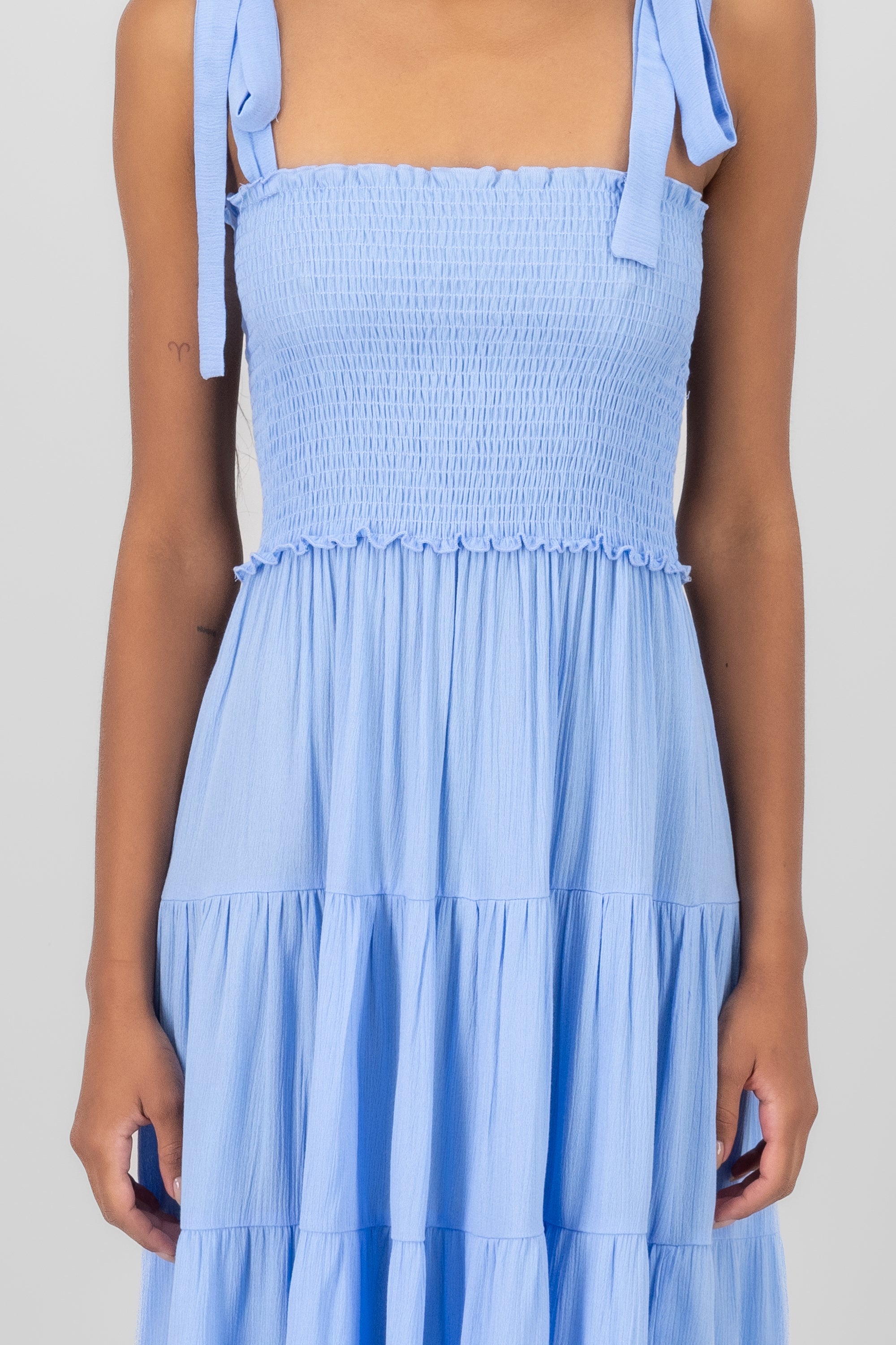 Vestido maxi olanes detalle moños AZUL PASTEL