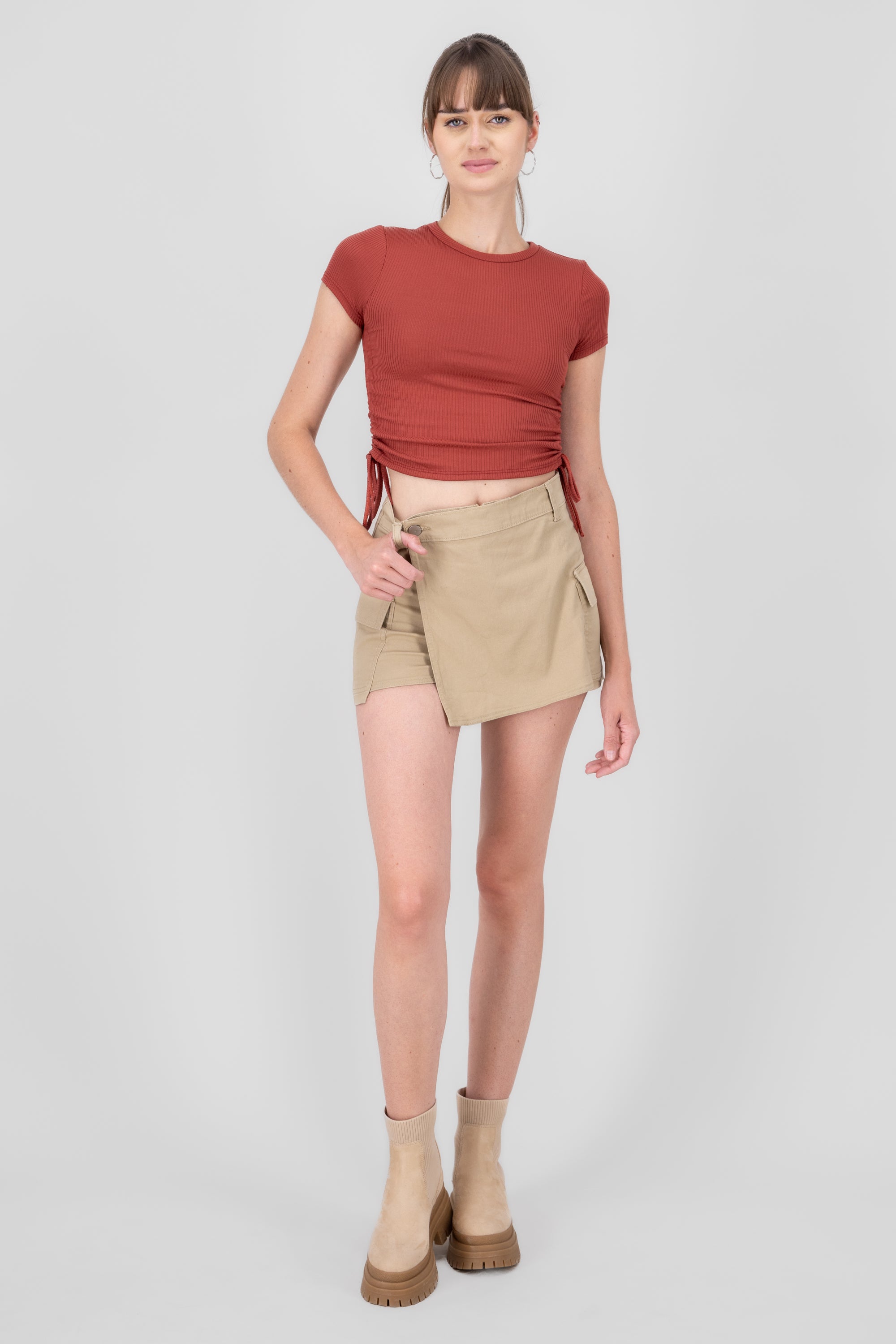 Falda short cargo cruzada KHAKI