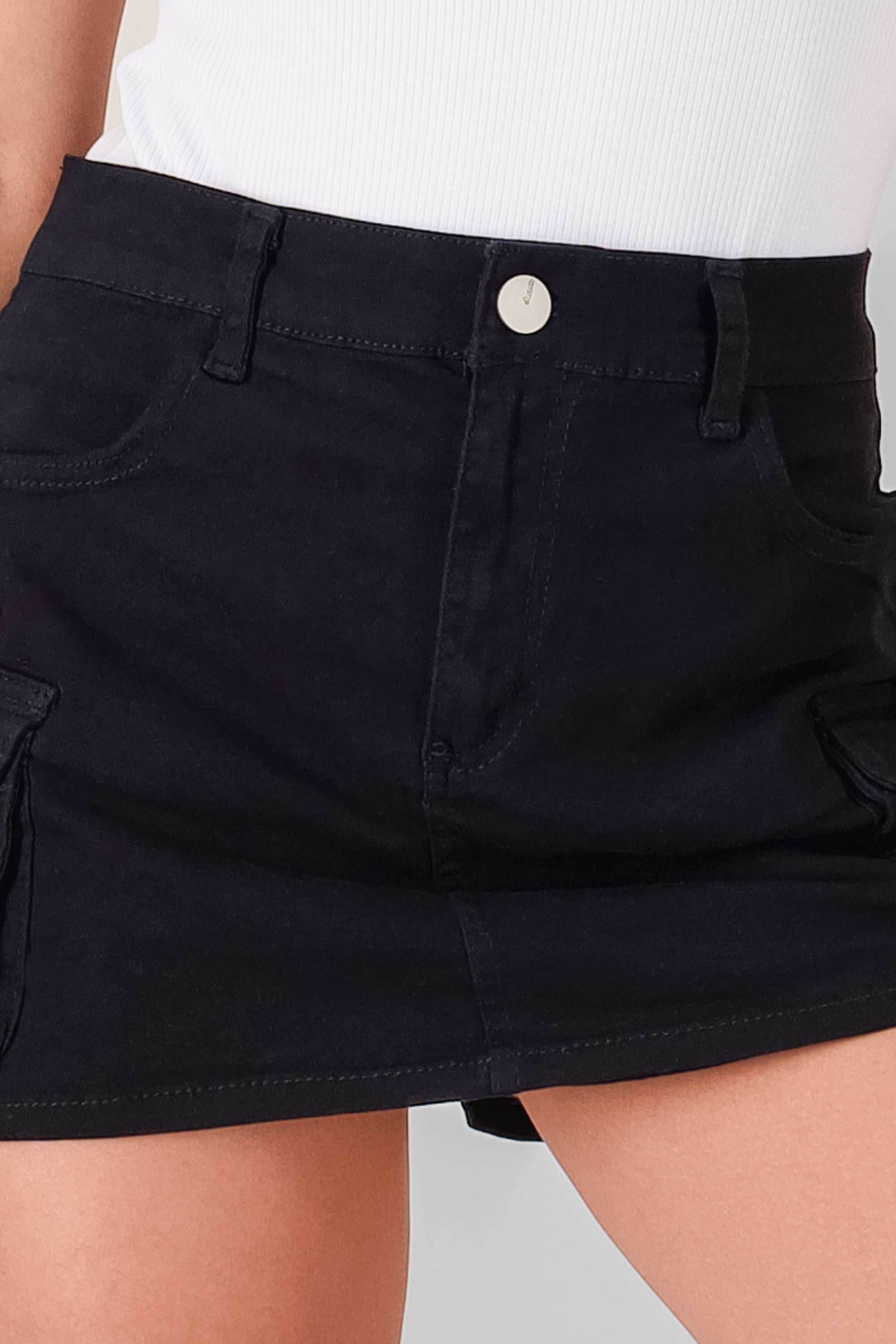 Short Skirt 2 Patch Bags BLACK