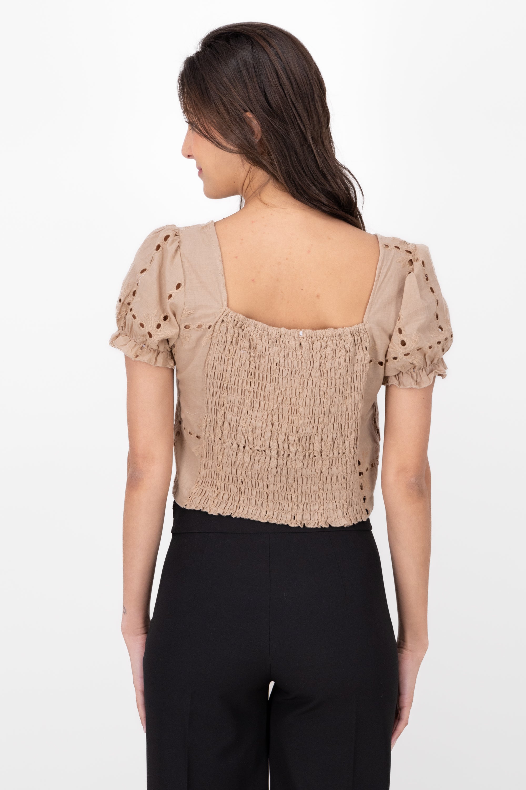 Blusa Manga Corta Bordado Suizo BEIGE