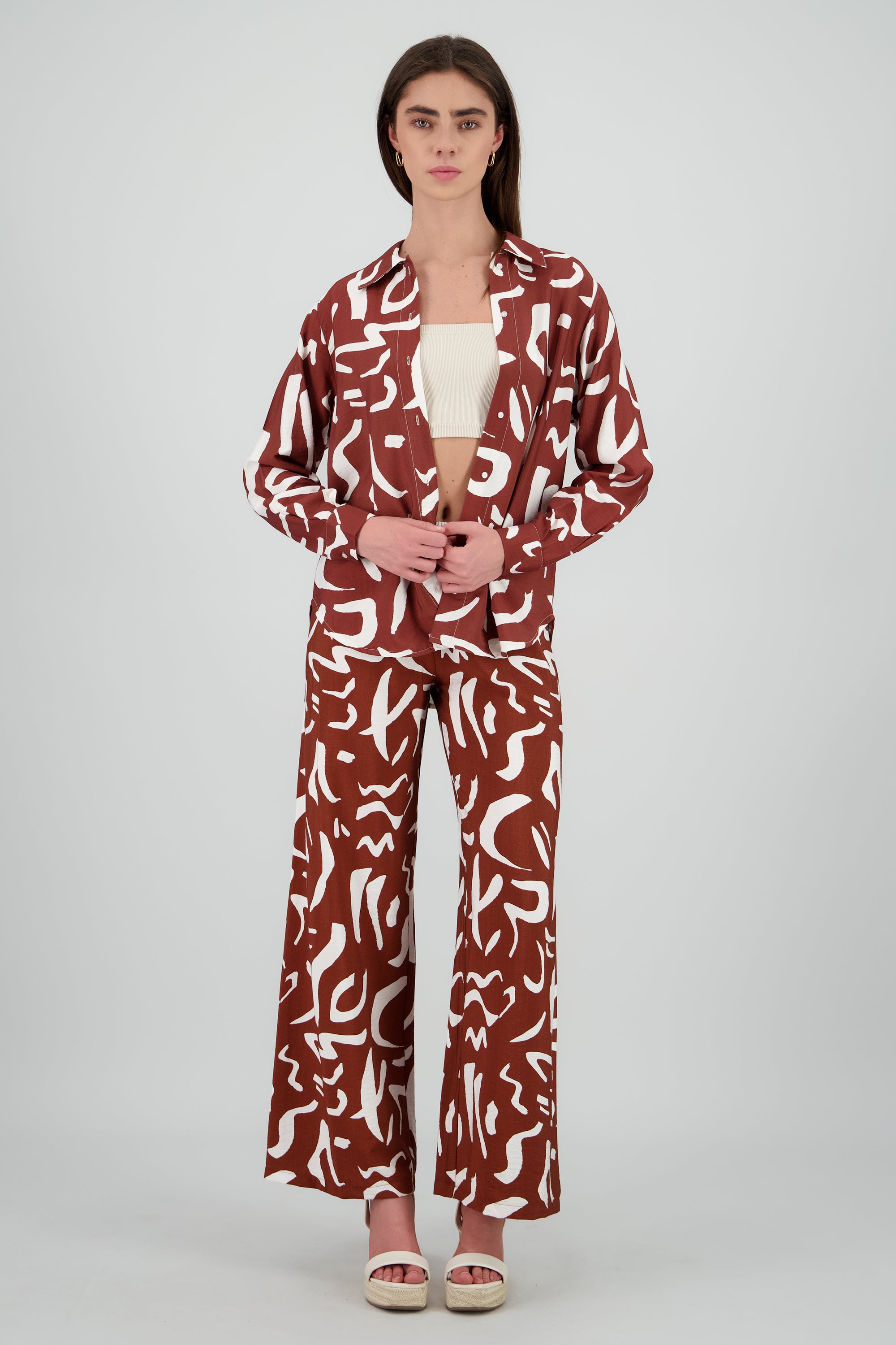Pantalon fluido detalle estampado CAFE COMBO