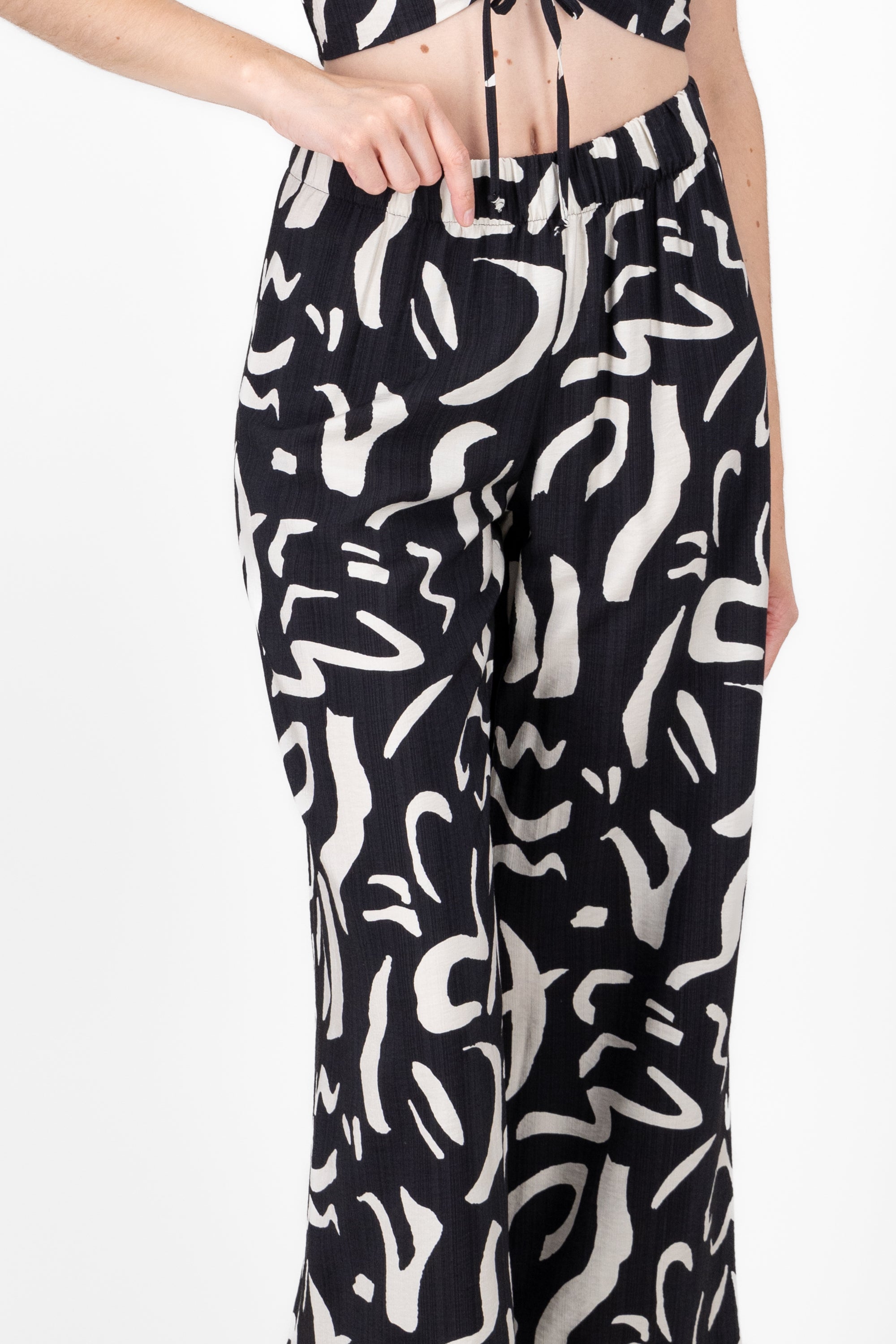 Pantalon fluido detalle estampado NEGRO COMBO