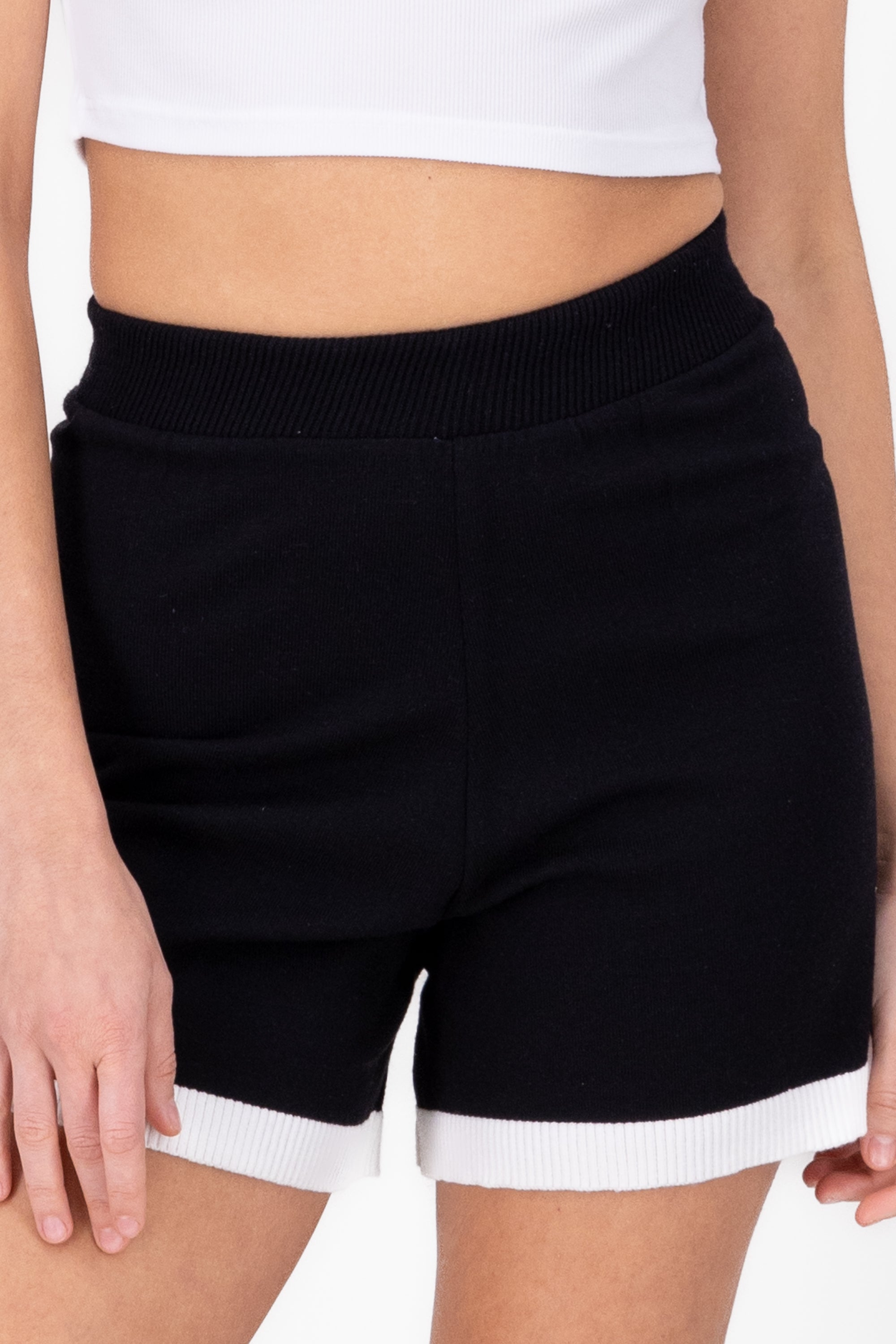 Short fabric Detail contrast Black Combo