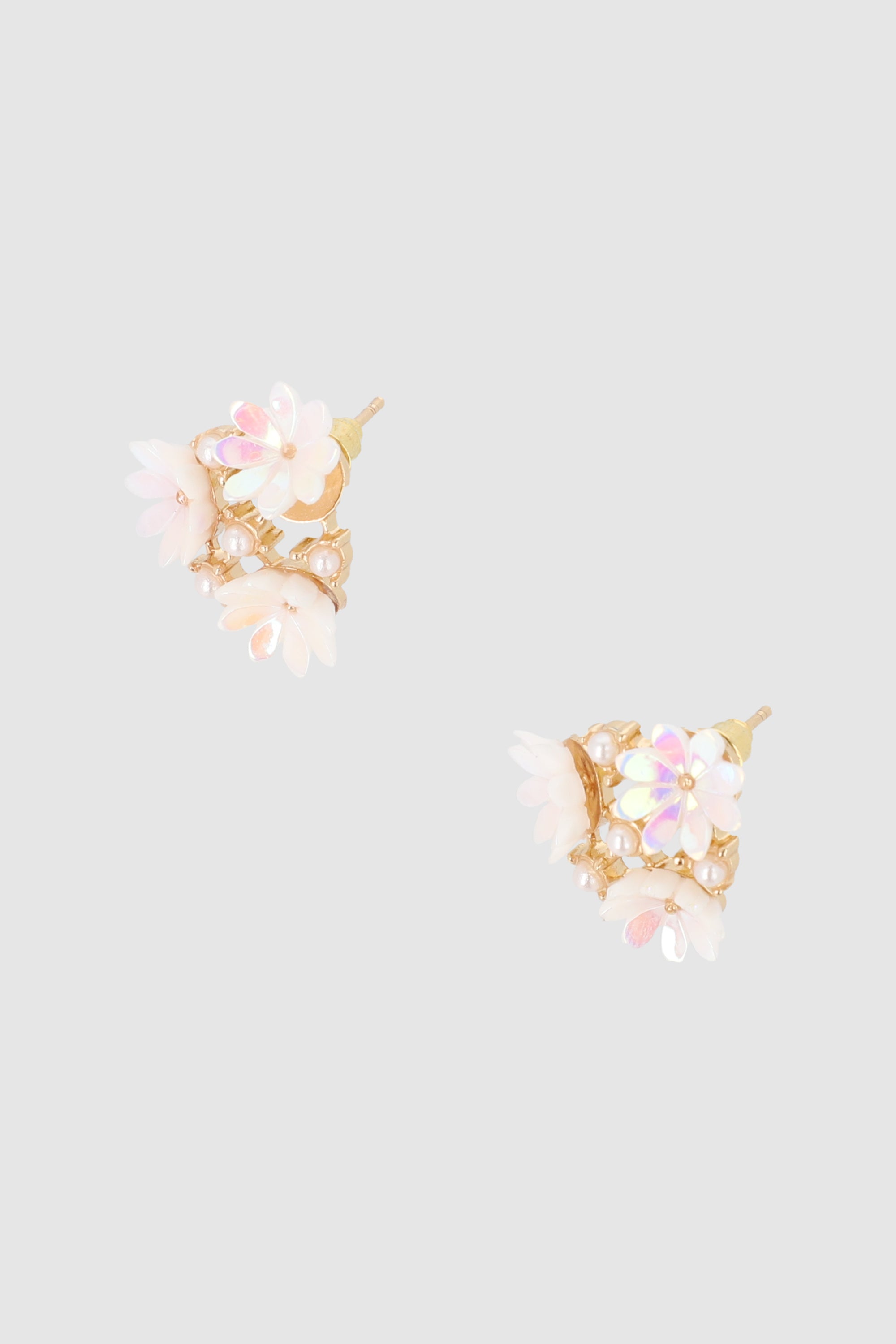 ARETES MINI FLORES COLOR BLANCO