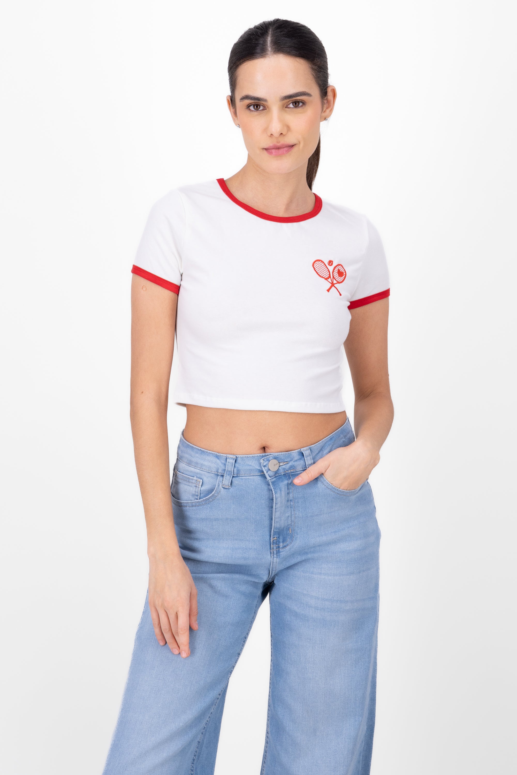 Playera crop bordado tenis BLANCO