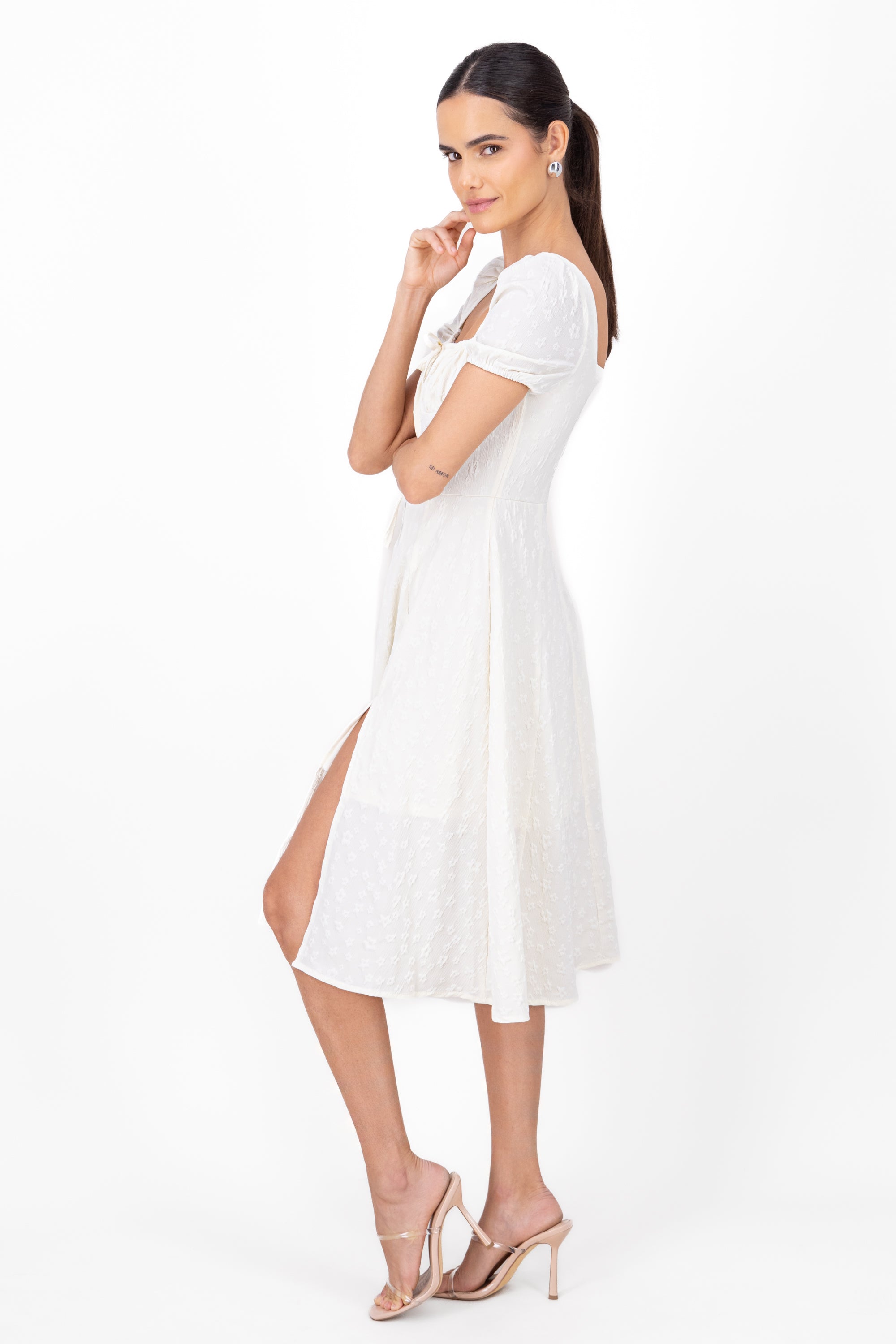 Vesido maxi escote plisado textura flores BLANCO
