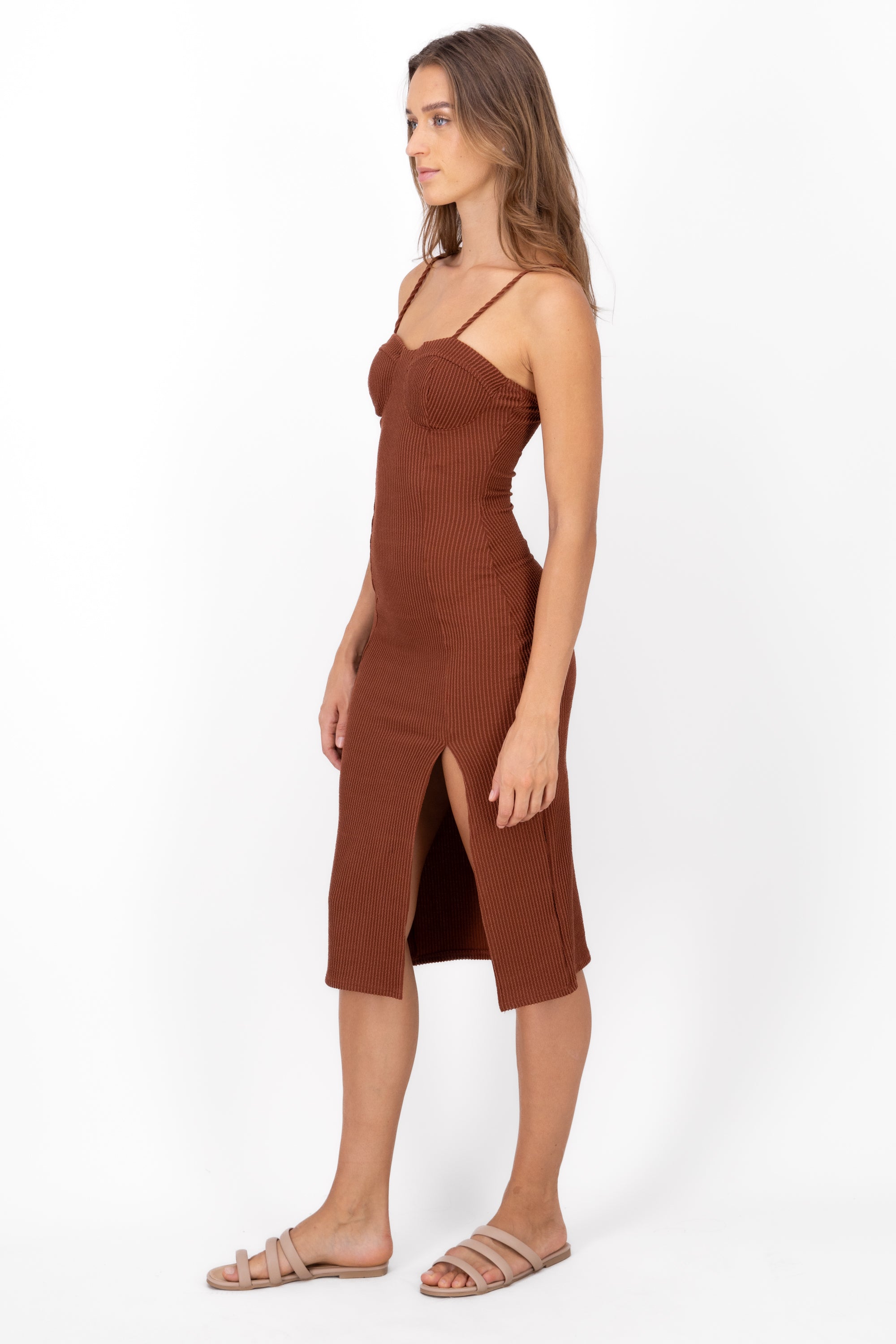 Vestido maxi con copas y textura CAFE