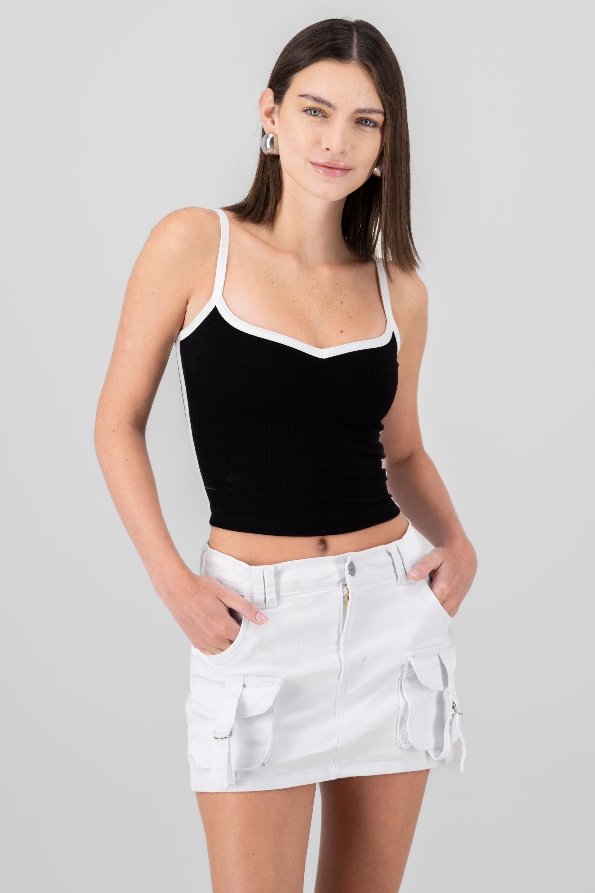 Top tirantes detalle contraste NEGRO COMBO