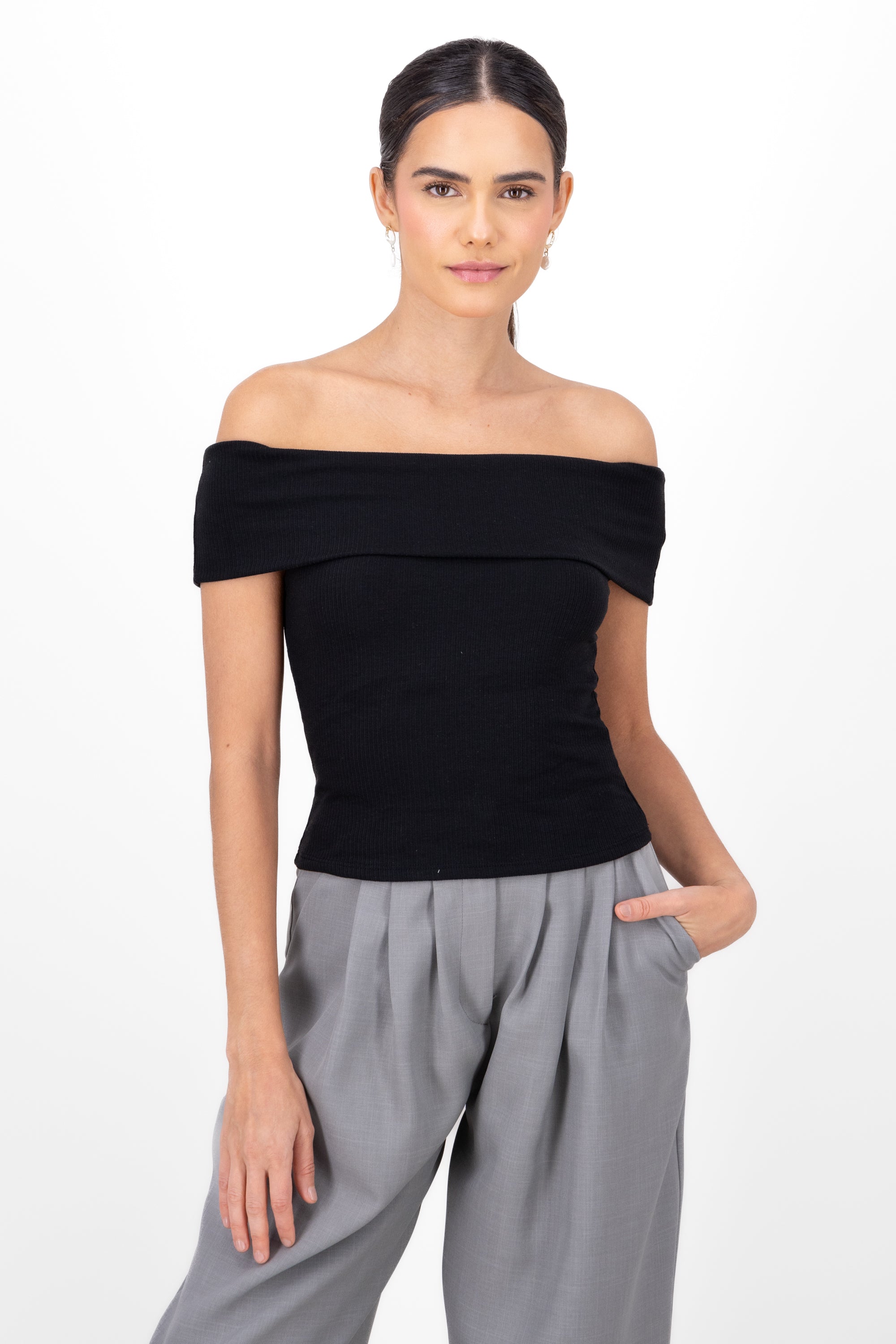 Top corto off shoulder NEGRO