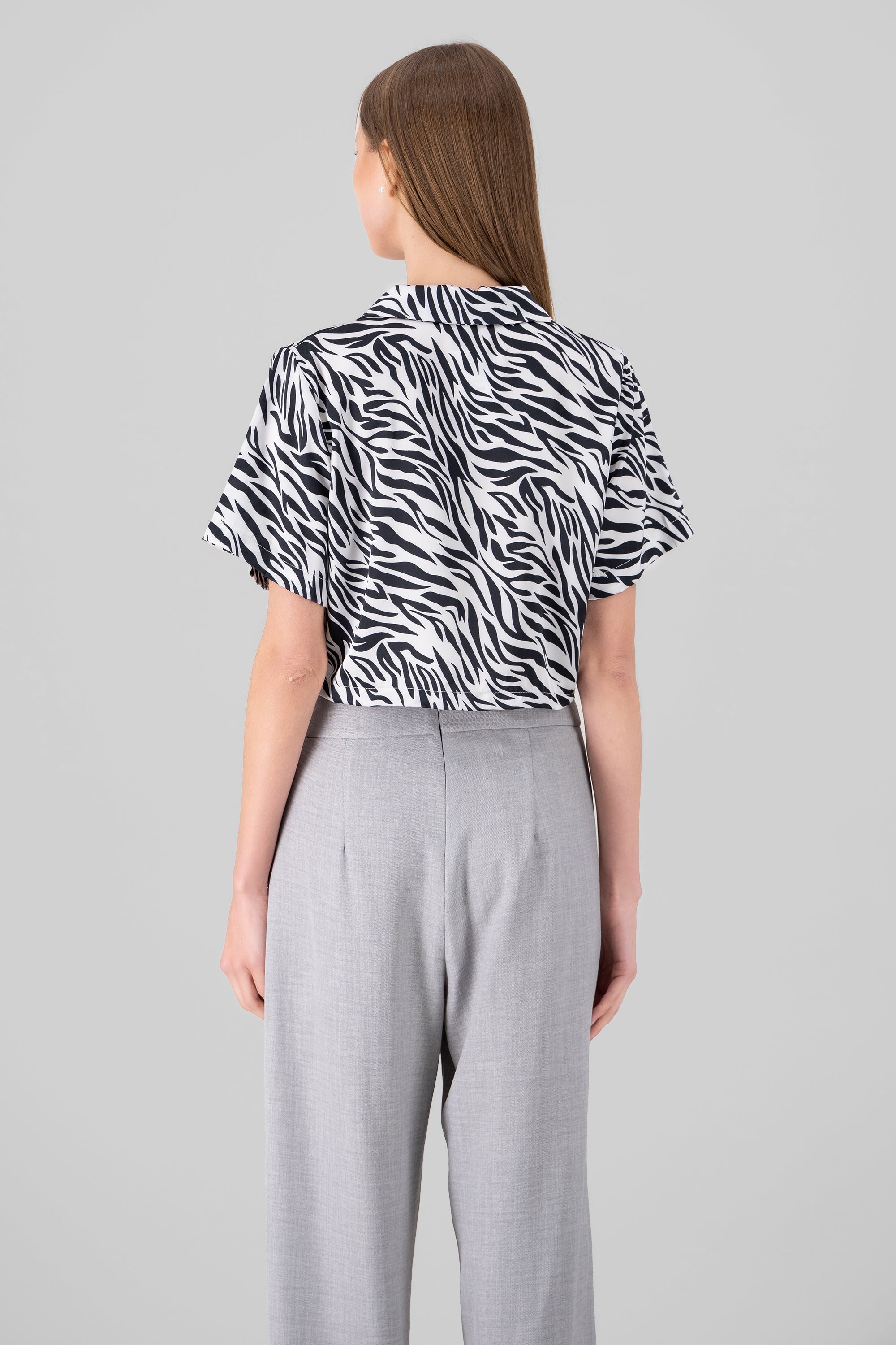 Camisa crop animal print BLANCO COMBO