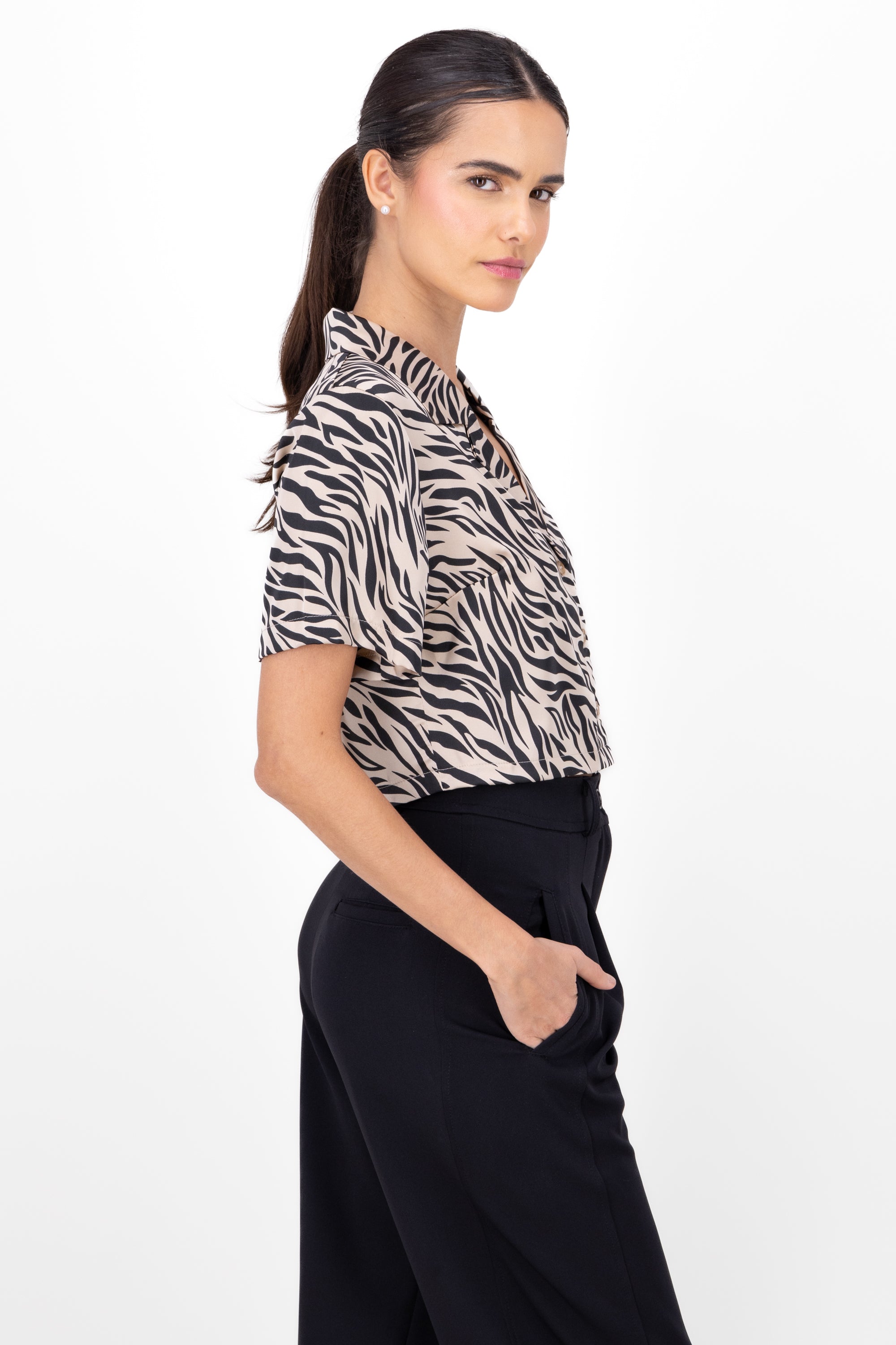 Camisa crop animal print NEGRO COMBO