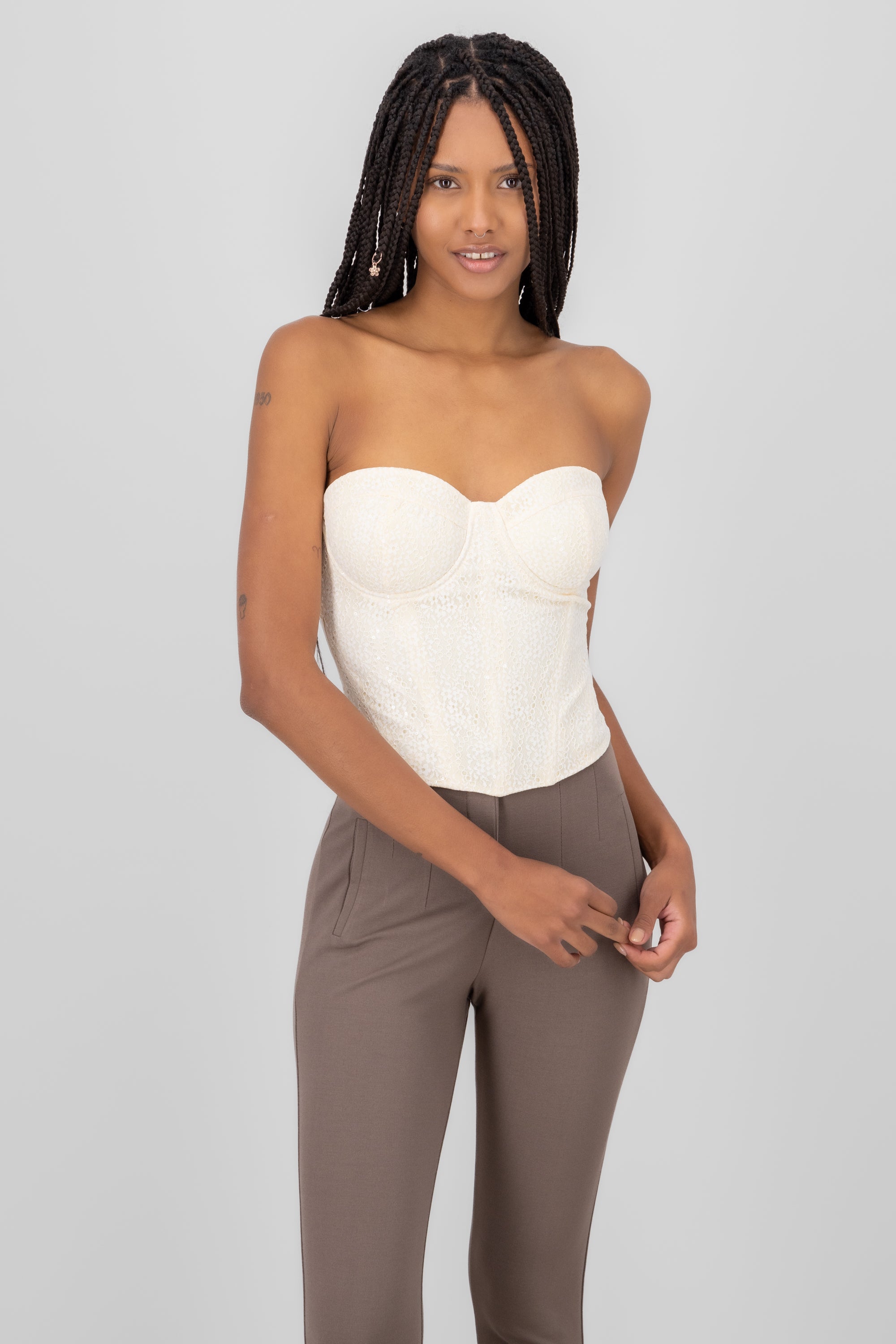 Blusa corset strapless encaje con copas CREMA