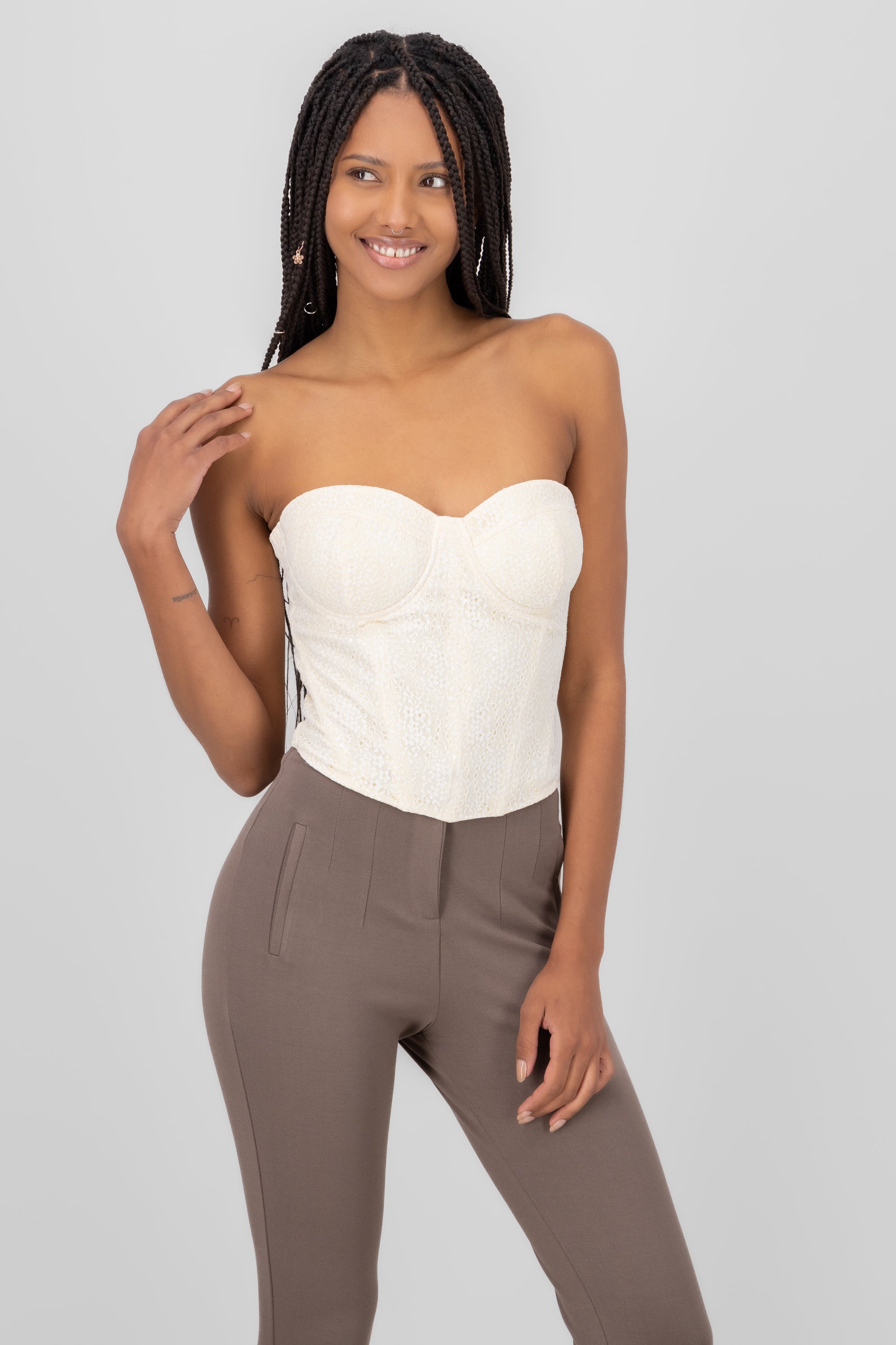 Blusa corset strapless encaje con copas CREMA