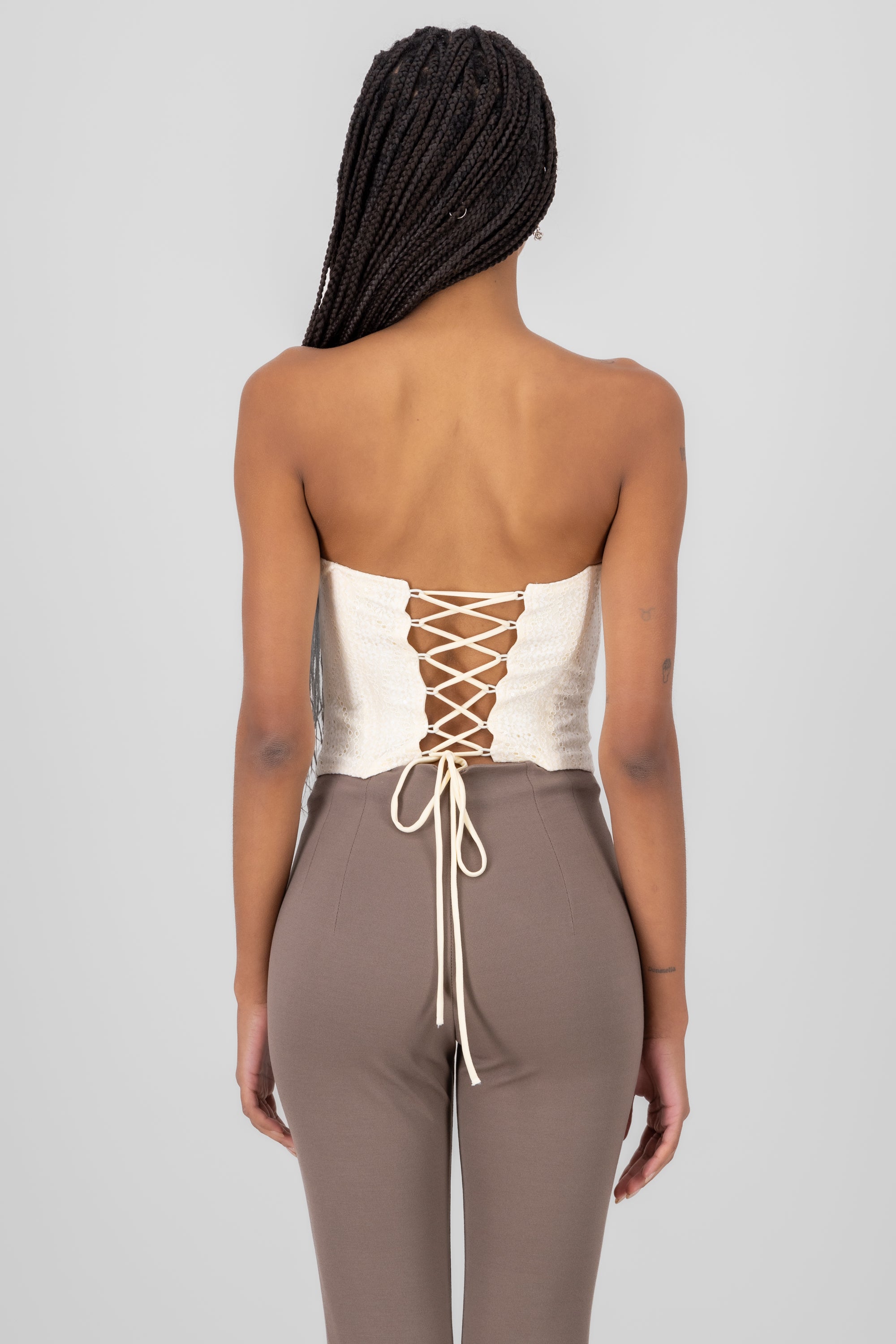 Blusa corset strapless encaje con copas CREMA