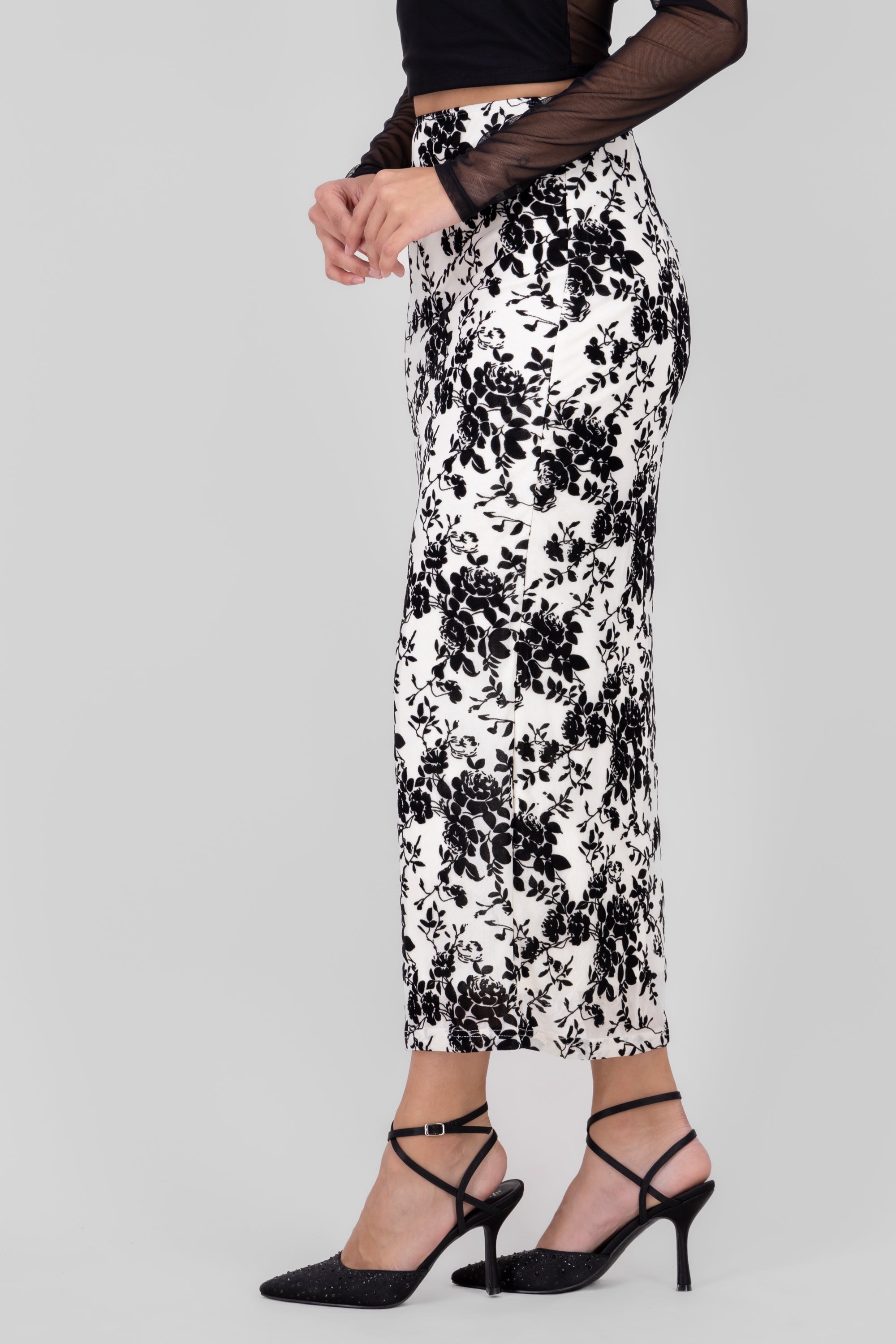 Falda midi mesh flock flores NEGRO BLANCO