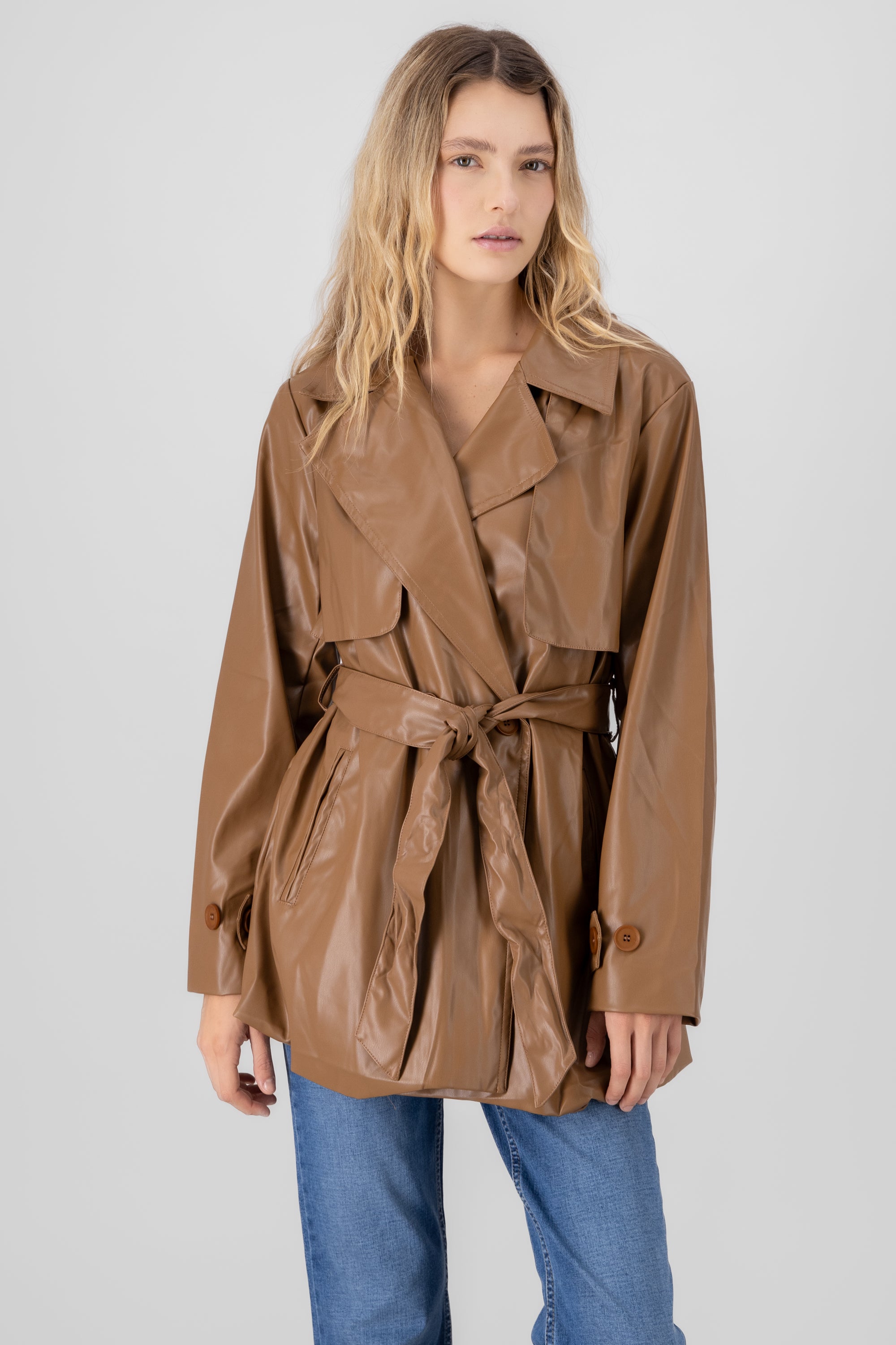 Gabardina corta PU CAFE