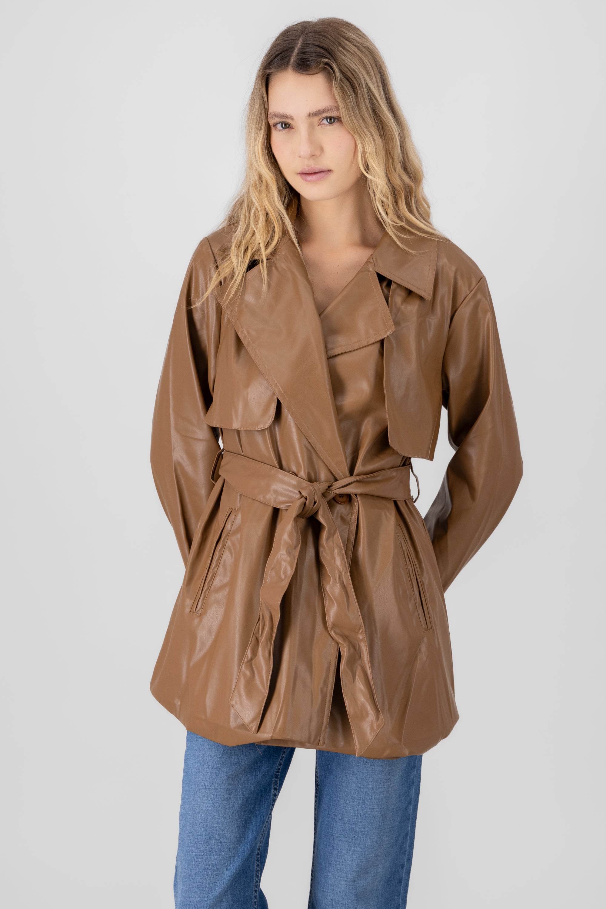 Gabardina corta PU CAFE