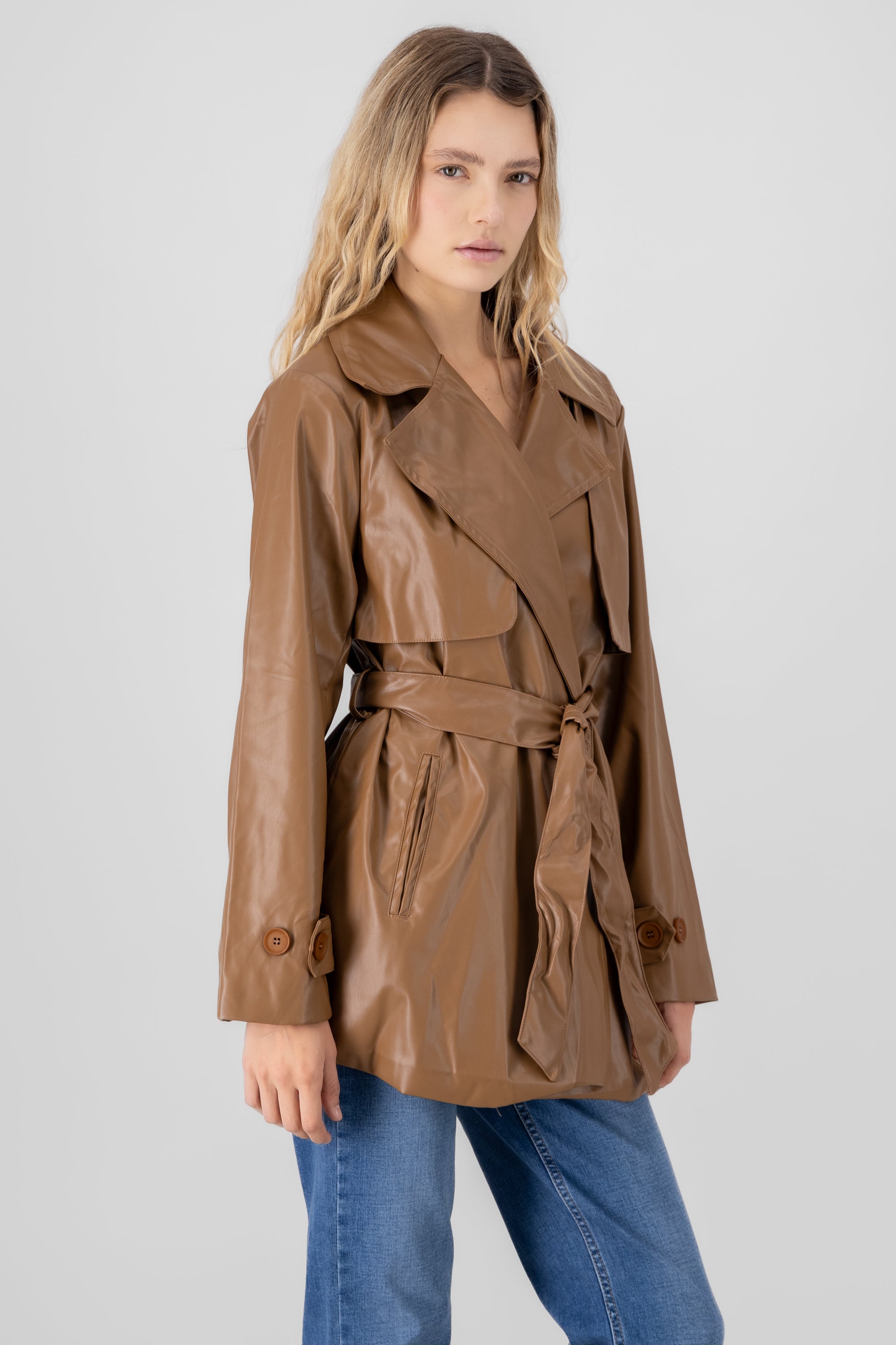 Gabardina corta PU CAFE