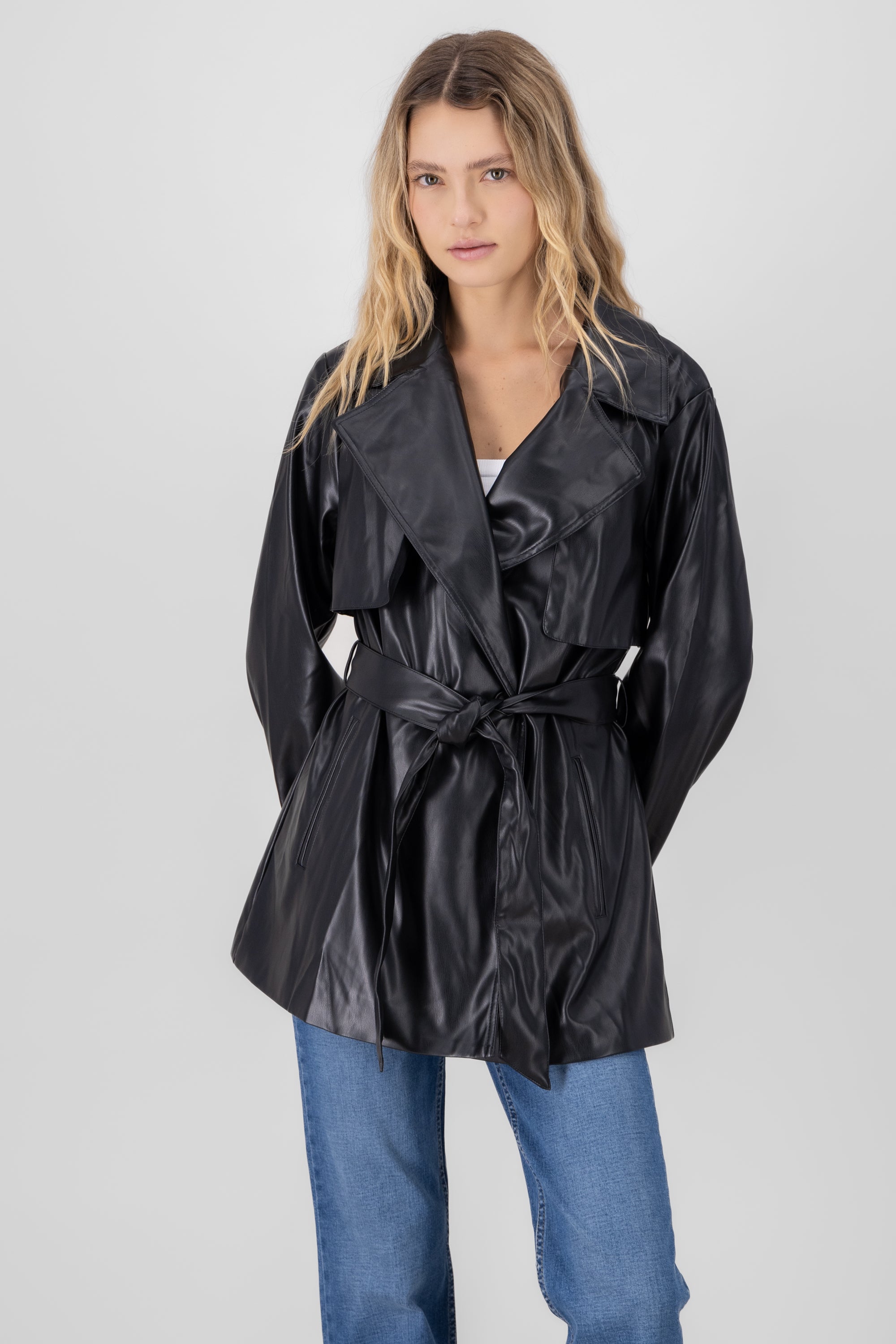 Gabardina corta PU NEGRO